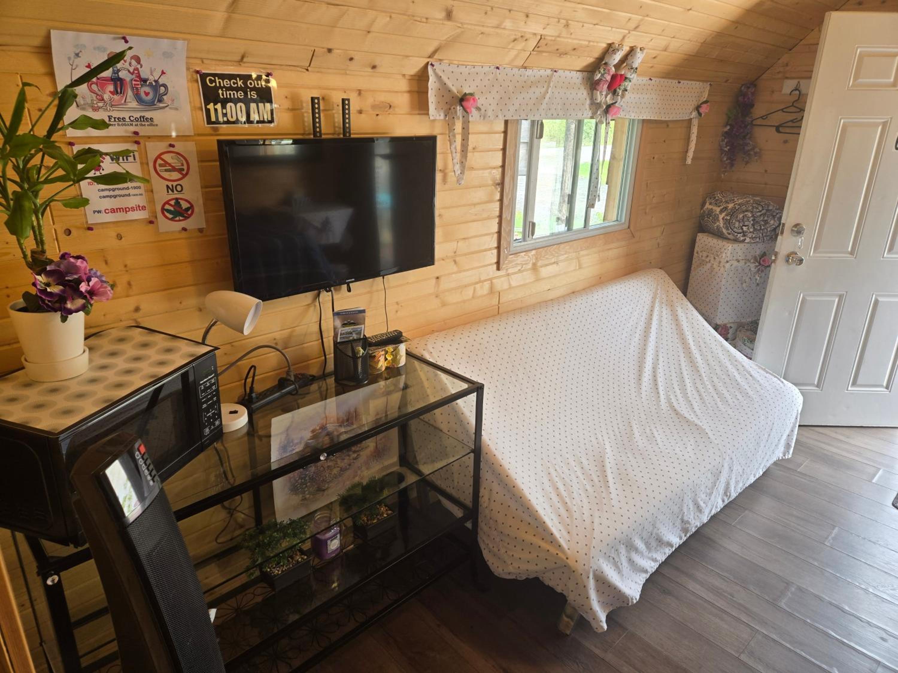 Blue River Campgrounds & Cabin-public washroom