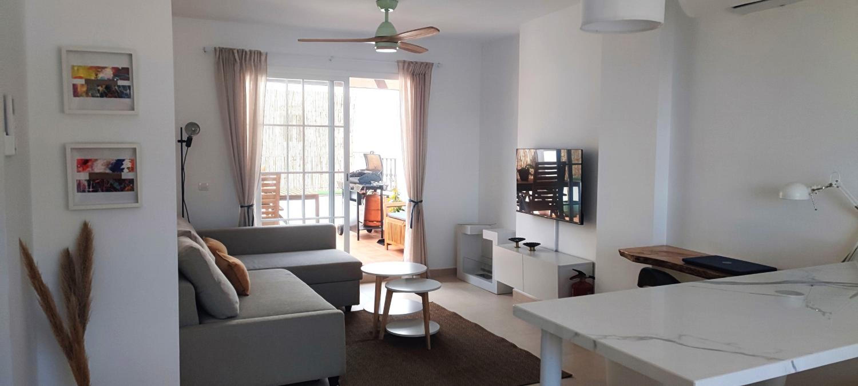 Casa Lidia, bonito y cómodo ático con rooftop privado, impresionantes vistas mar, montaña y jacuzzi