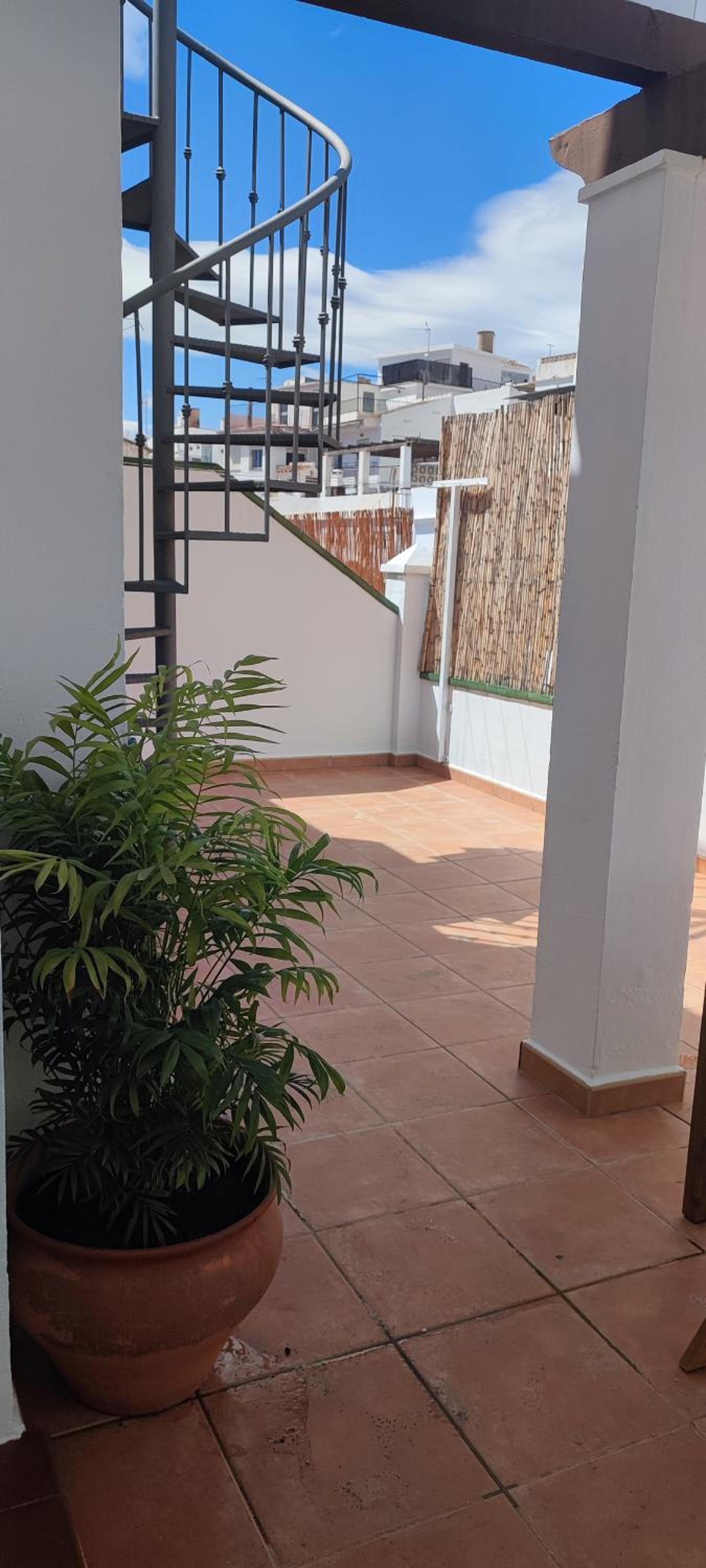 Casa Lidia, bonito y cómodo ático con rooftop privado, impresionantes vistas mar, montaña y jacuzzi