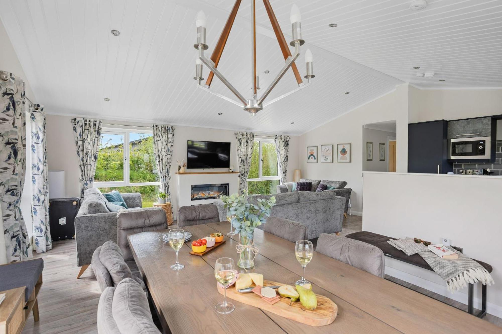 Iris Lodge, 18 Roadford Lake Lodges