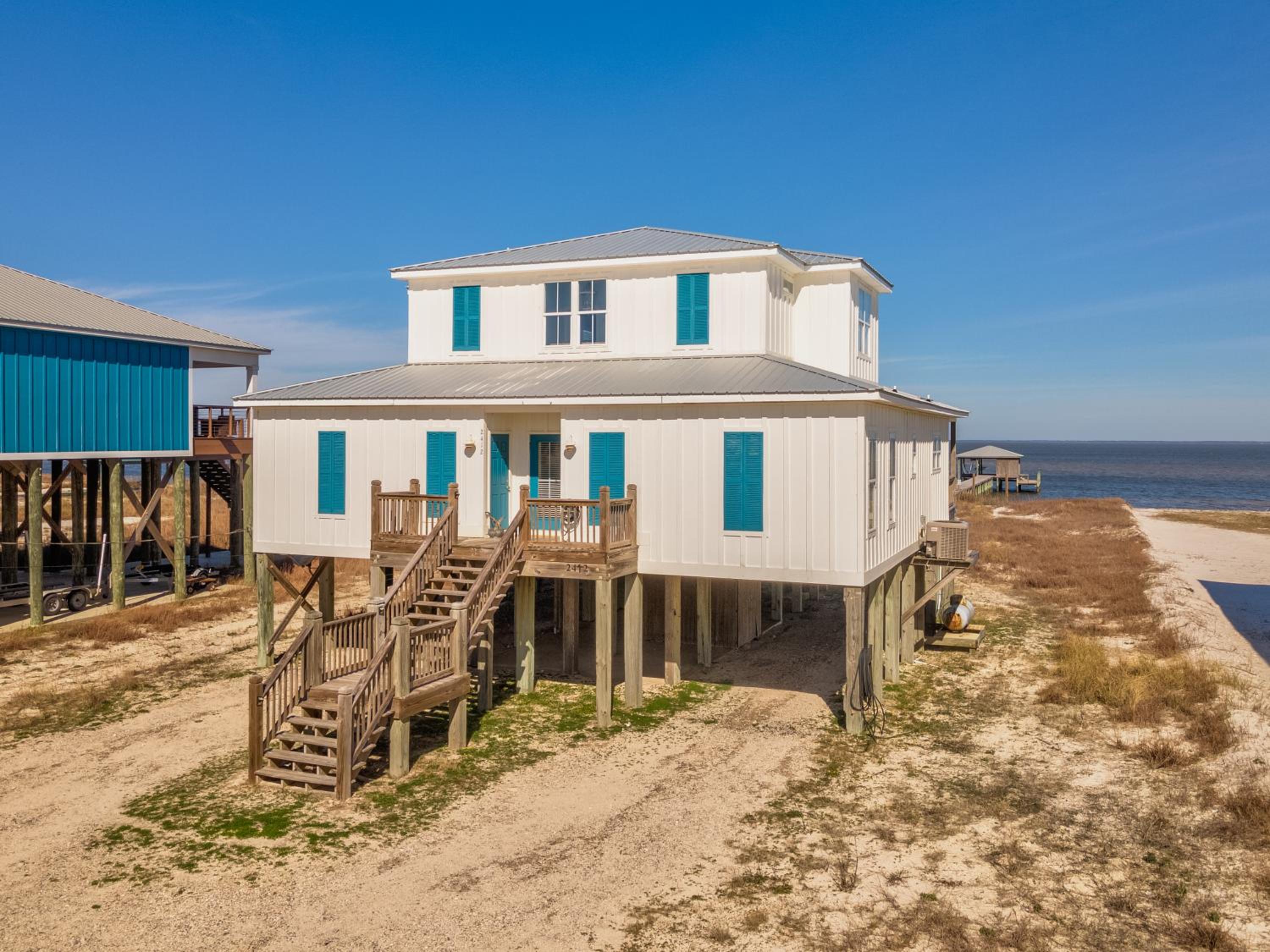 BayFront, white sandy beach. Pier, gulf beach across street view 2