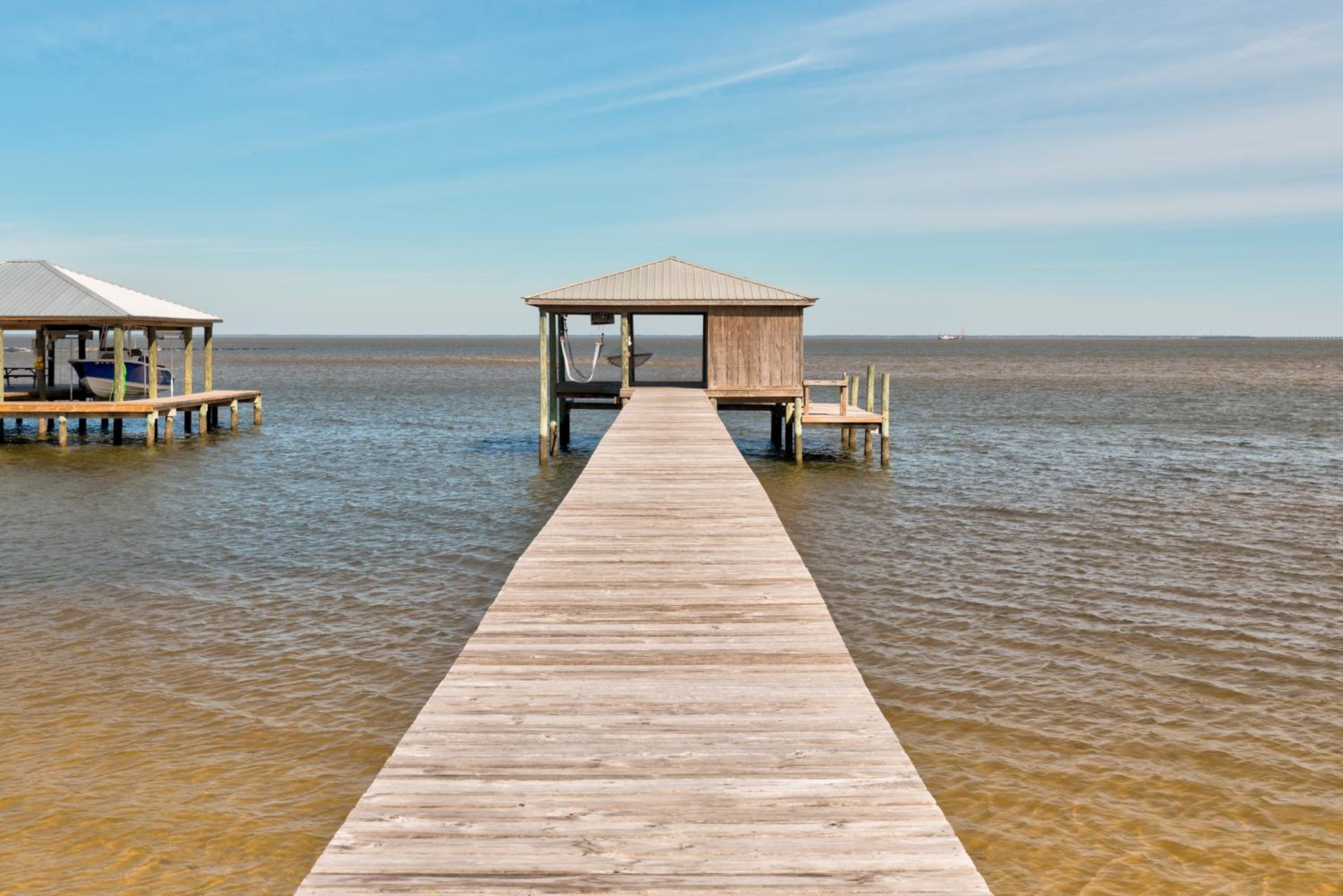 BayFront, white sandy beach. Pier, gulf beach across street view 4