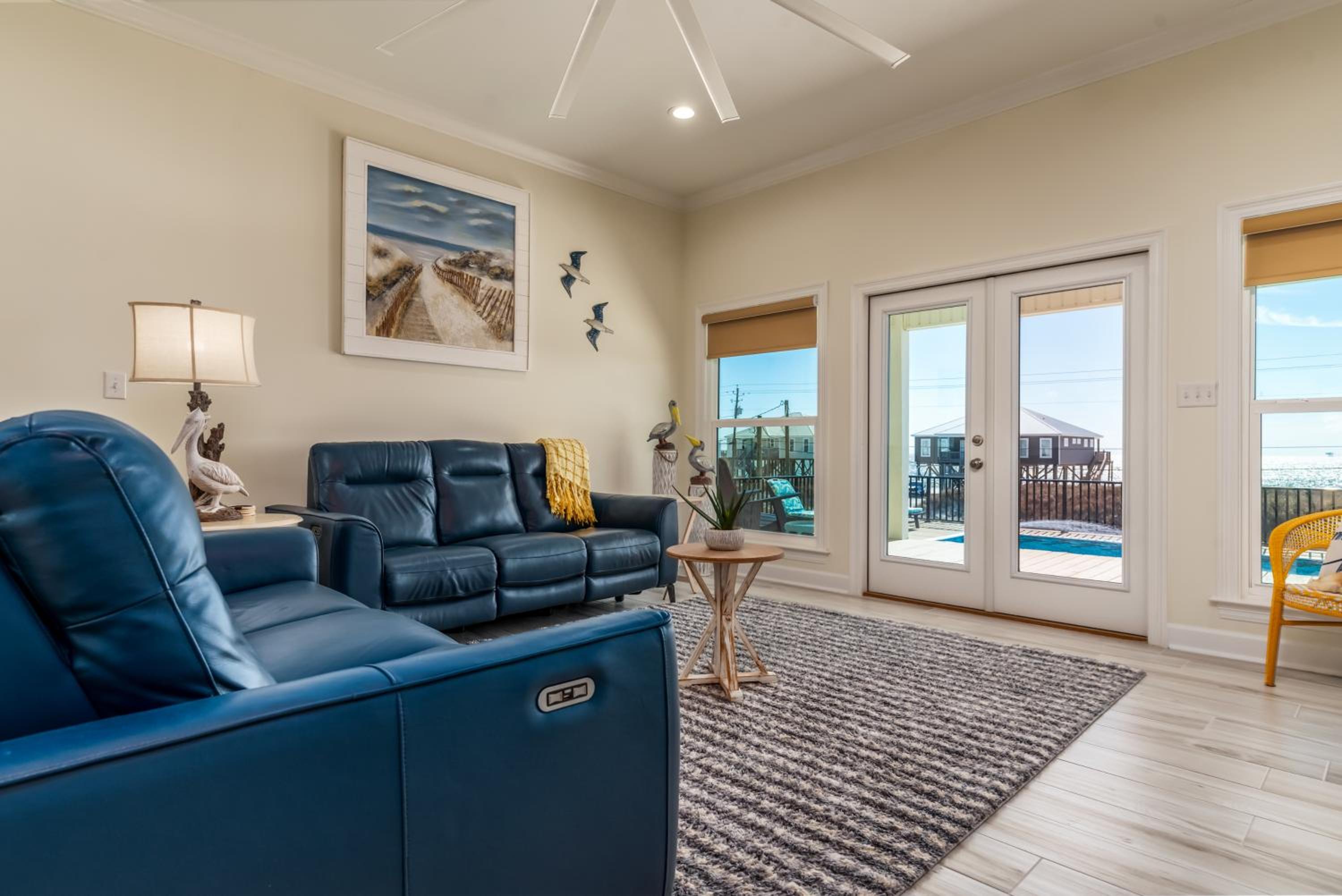 Pool facing the beach, easy beach access view 5