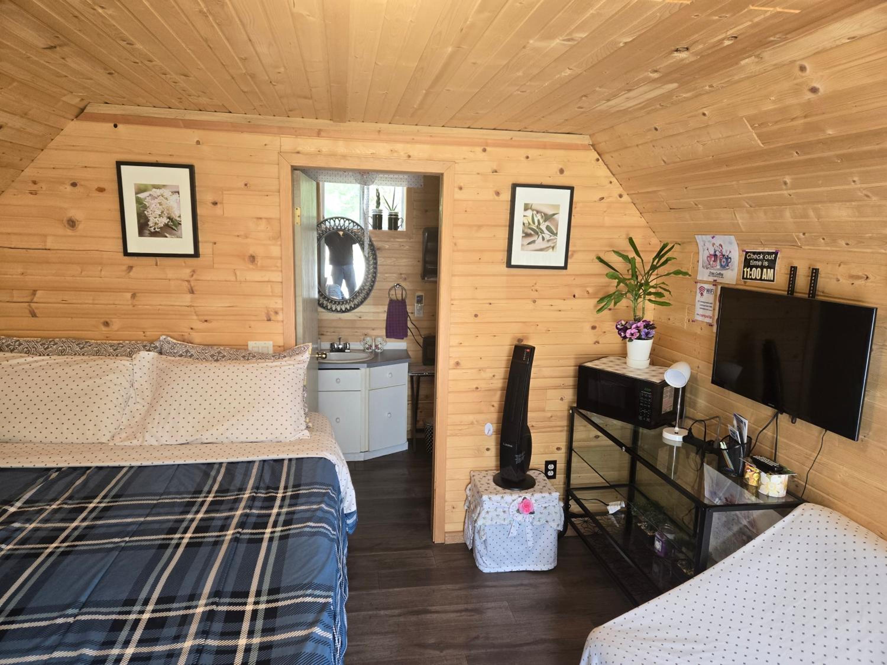 Blue River Campgrounds & Cabin-public washroom