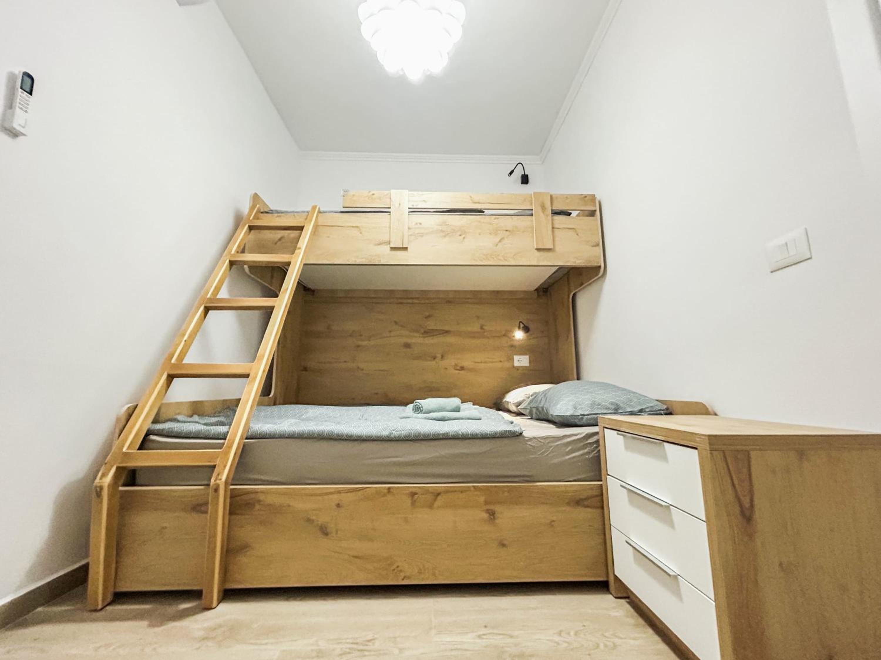 2 bedroom apartment Albion 1115