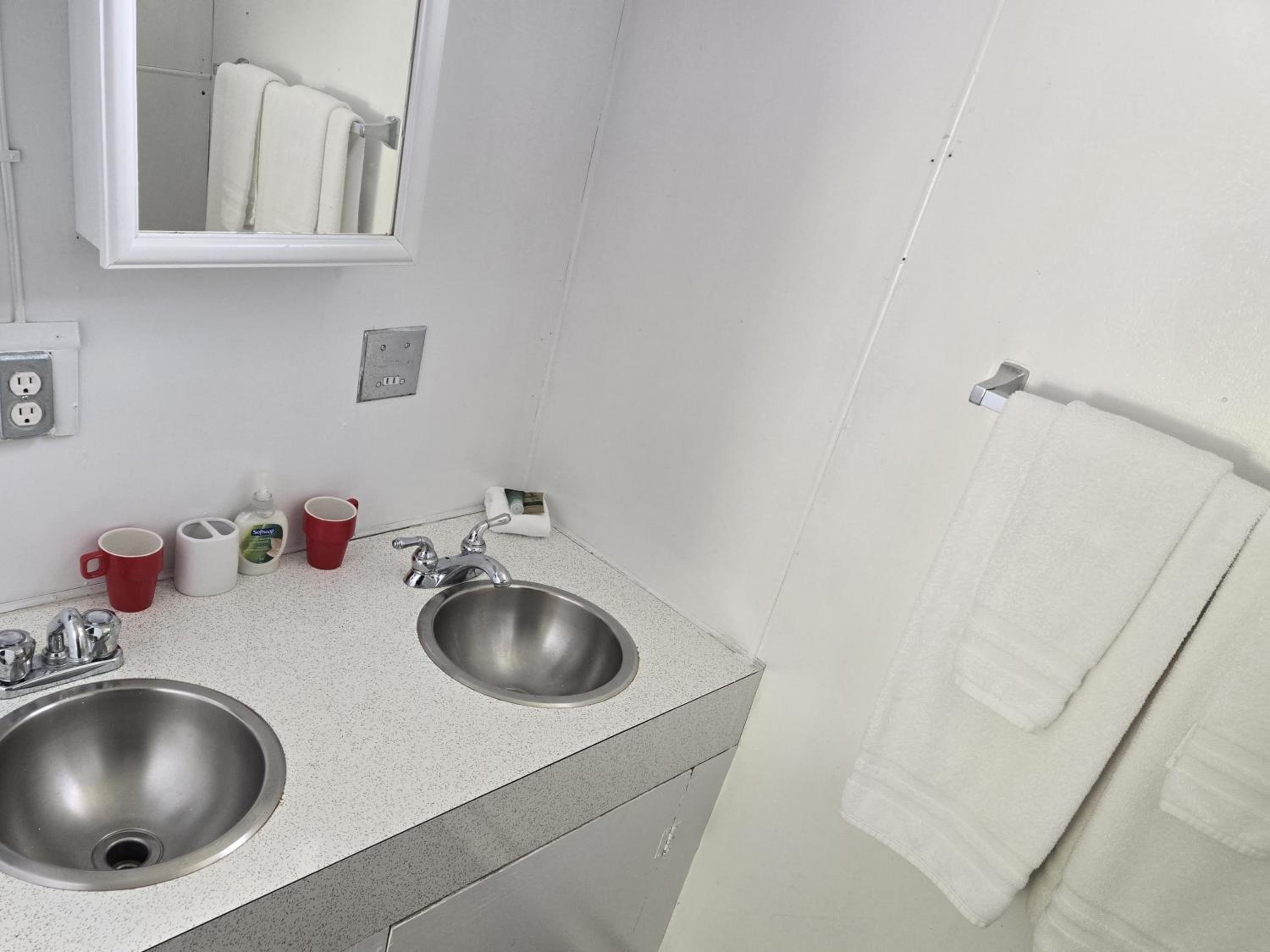 Blue River Campgrounds & Cabin-public washroom
