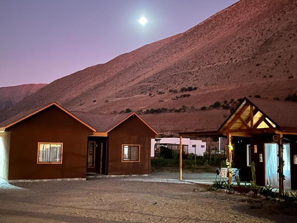 Cabañas Vicuña Cielo de Peralillo - Valle de Elqui