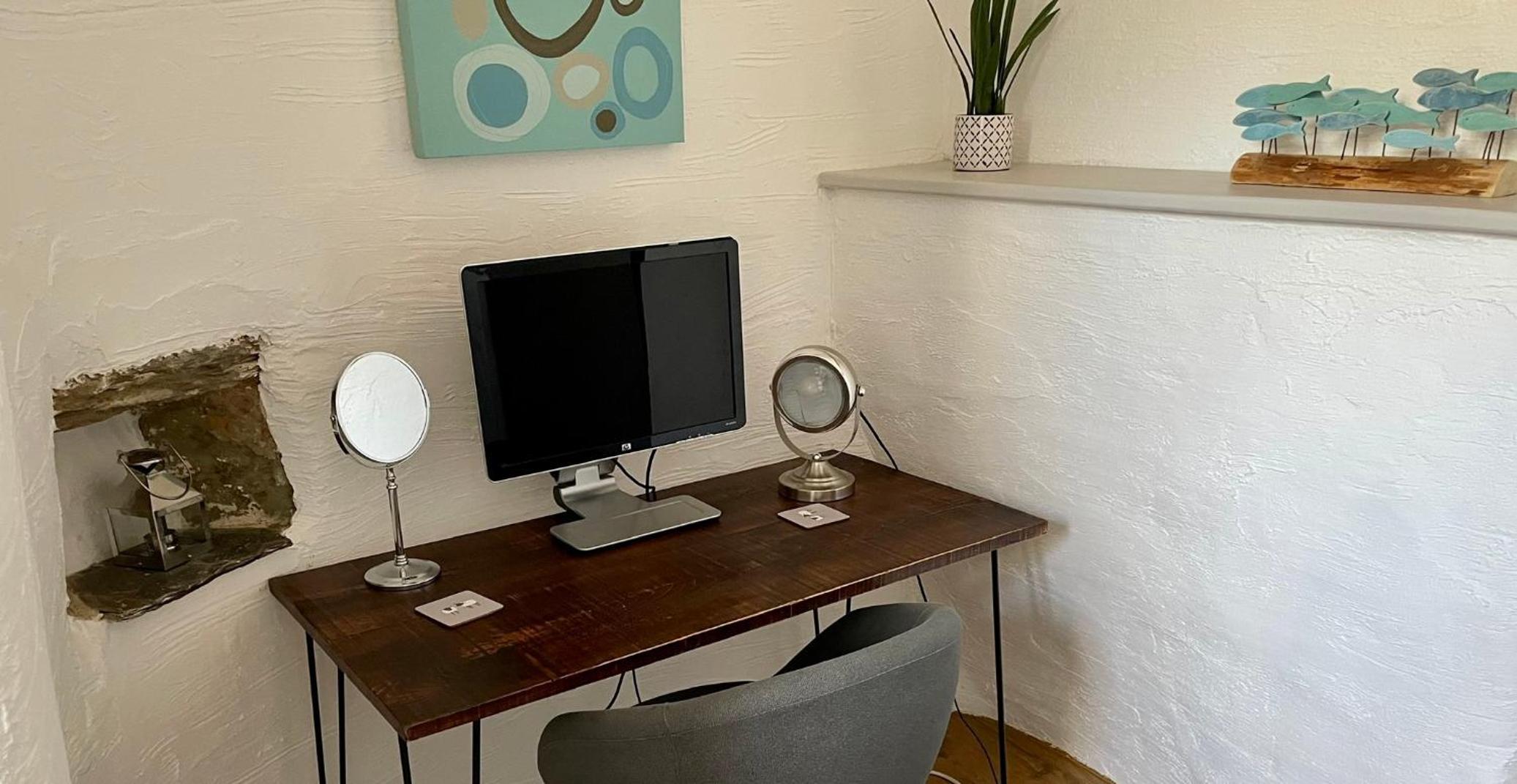 Court Cottage - cosy traditional cottage near lovely beaches view 4