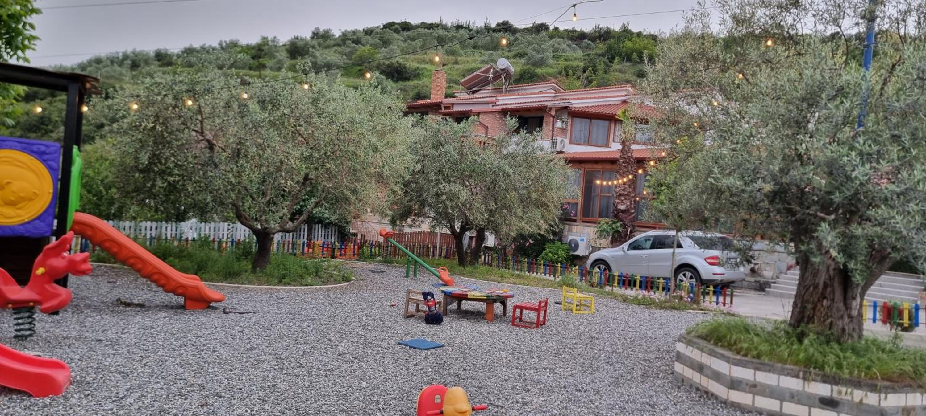 Salillari Guest house & Restaurant