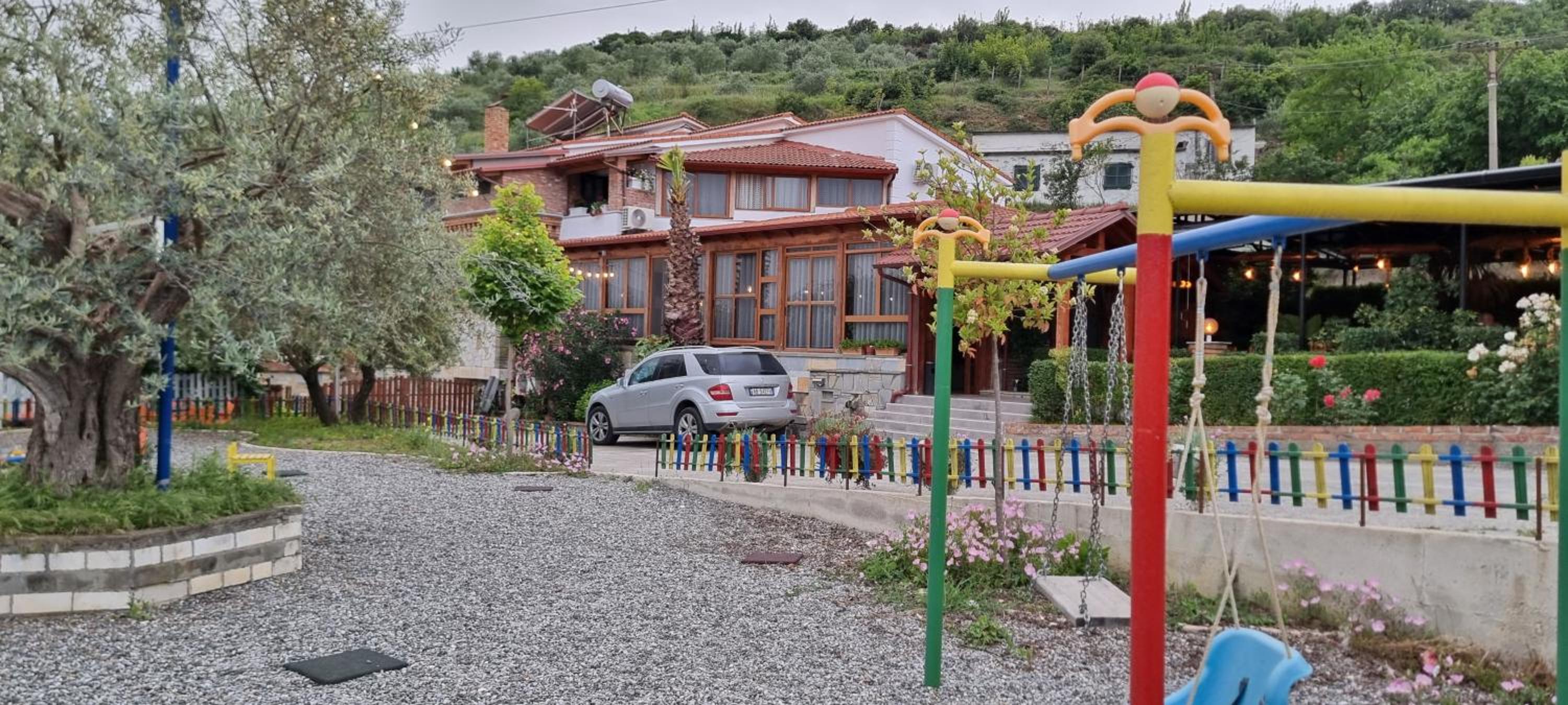 Salillari Guest house & Restaurant