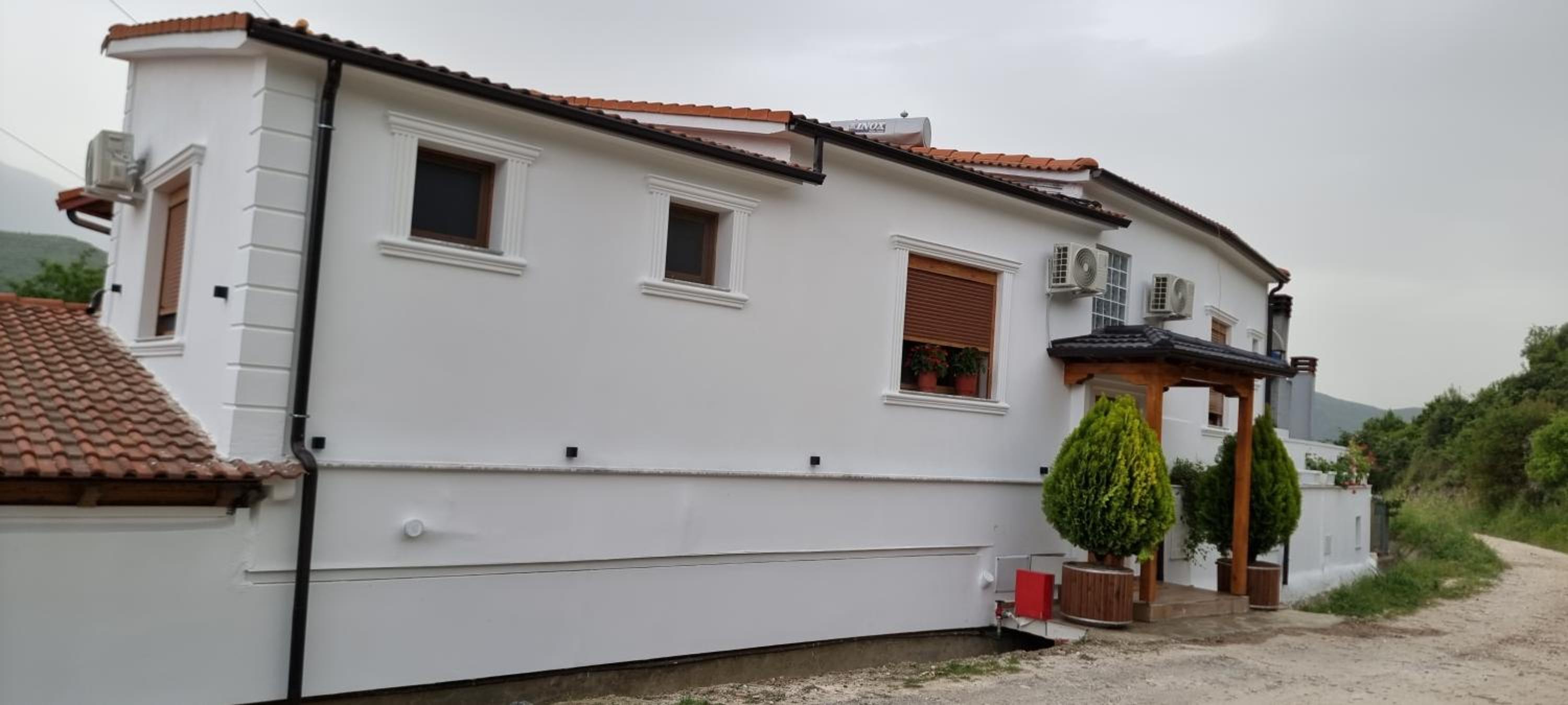 Salillari Guest house & Restaurant