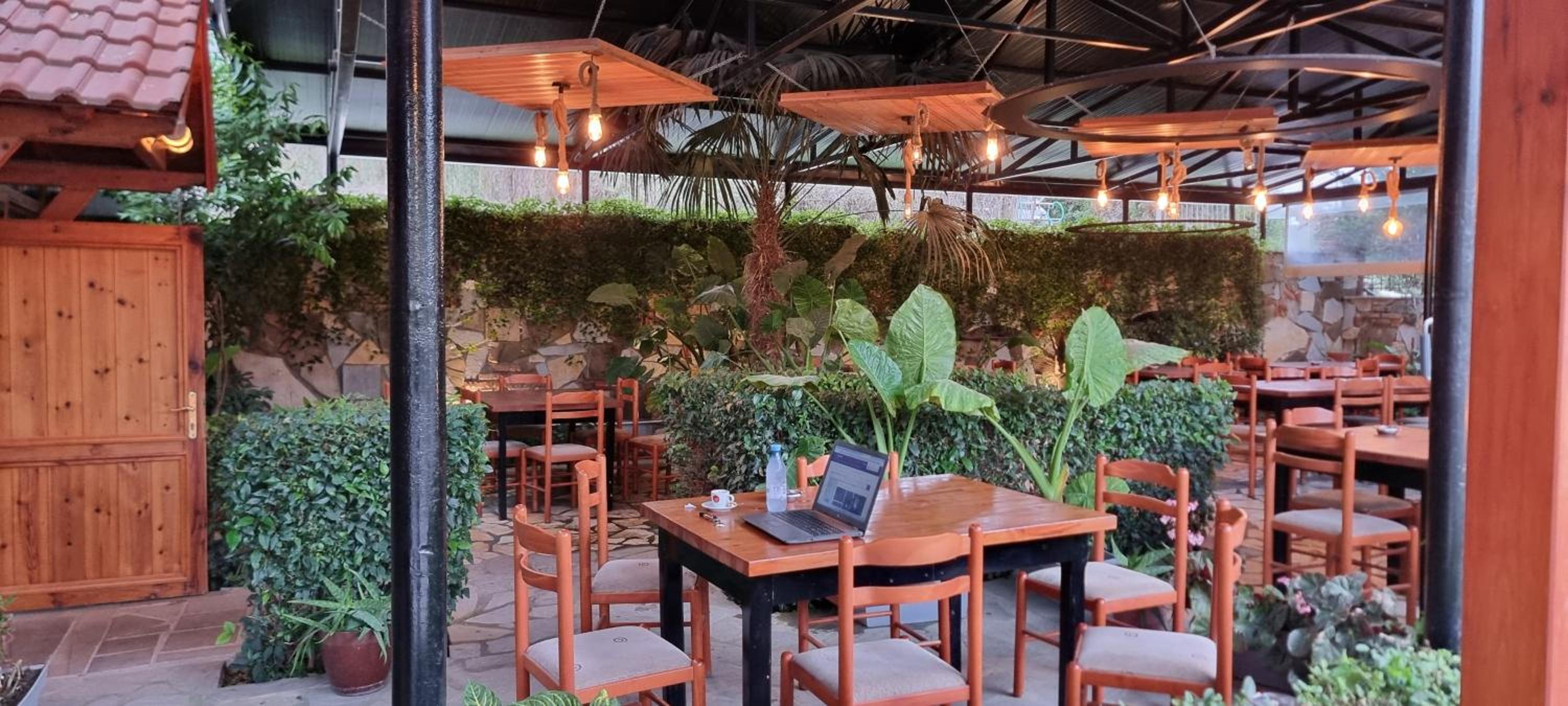 Salillari Guest house & Restaurant