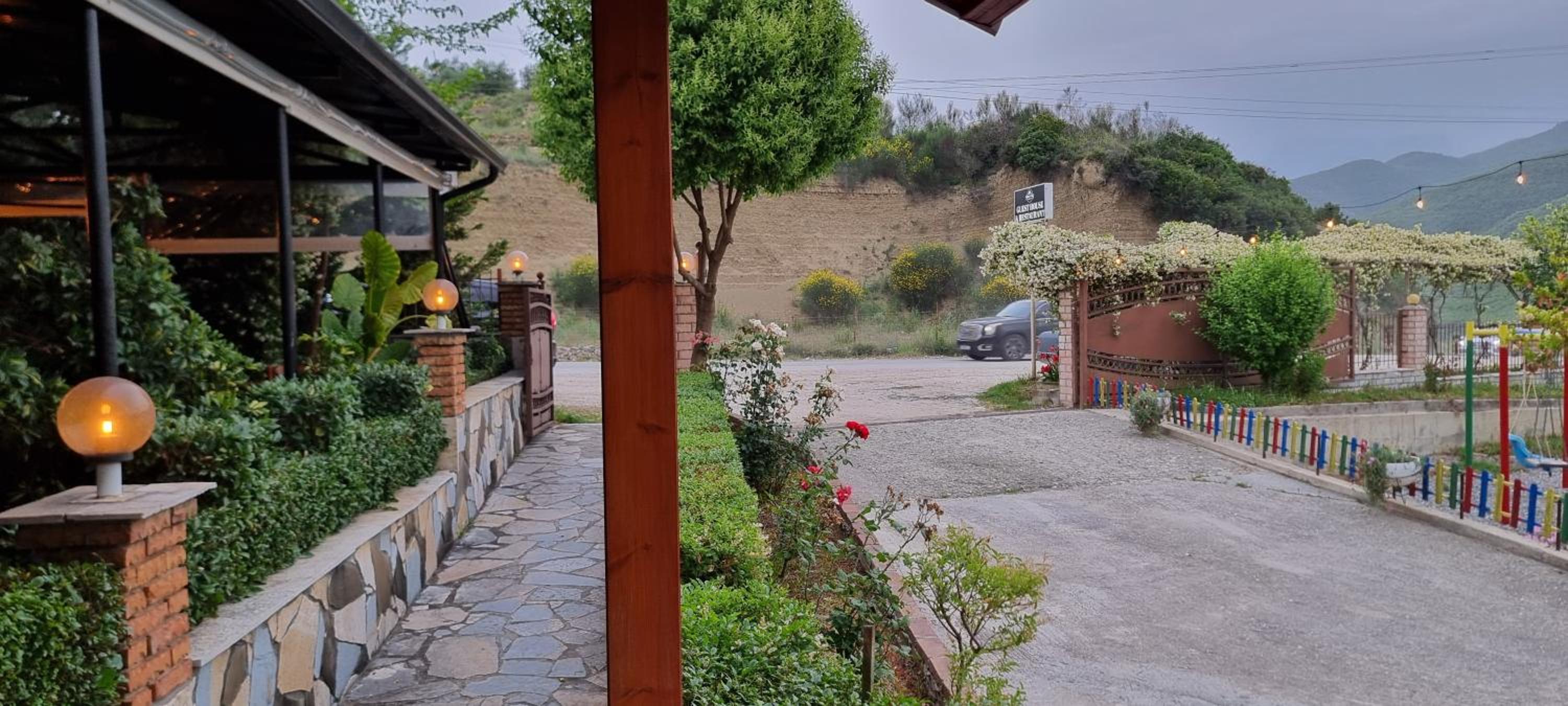 Salillari Guest house & Restaurant