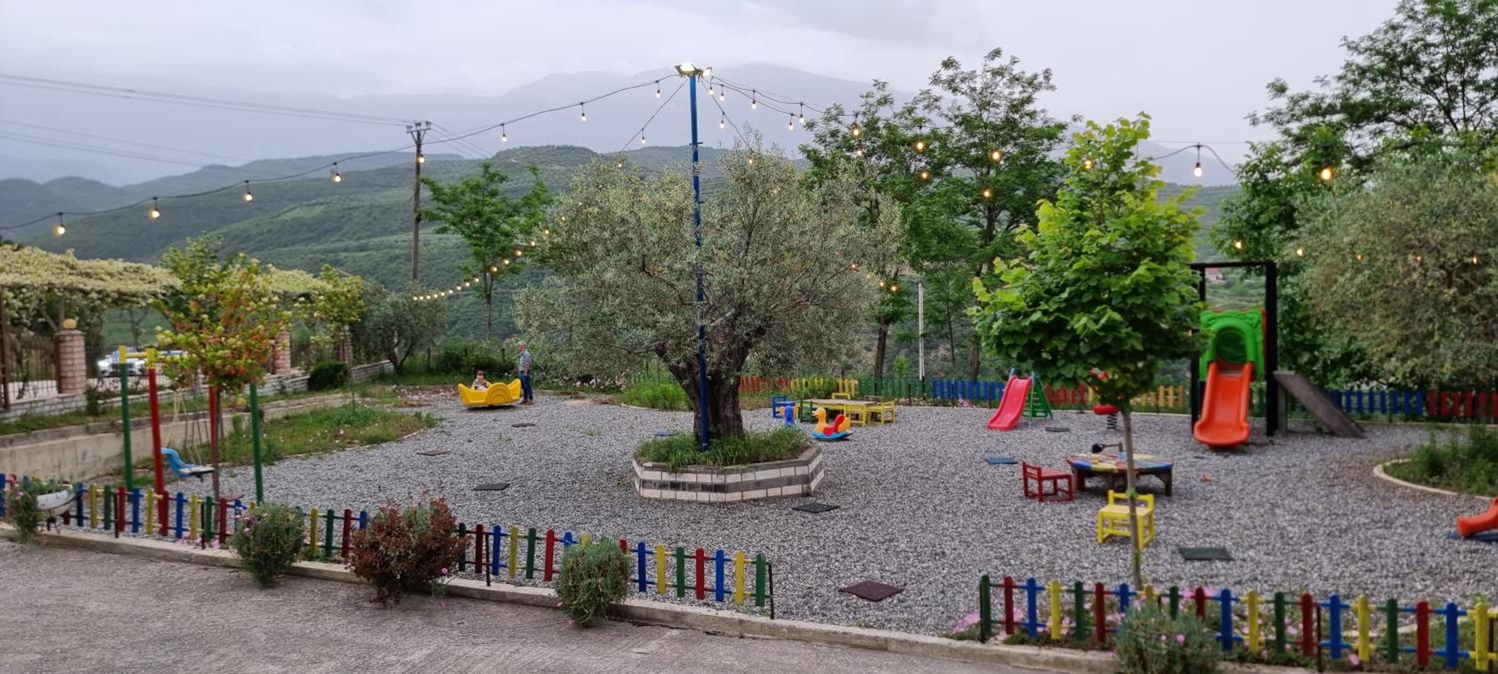 Salillari Guest house & Restaurant