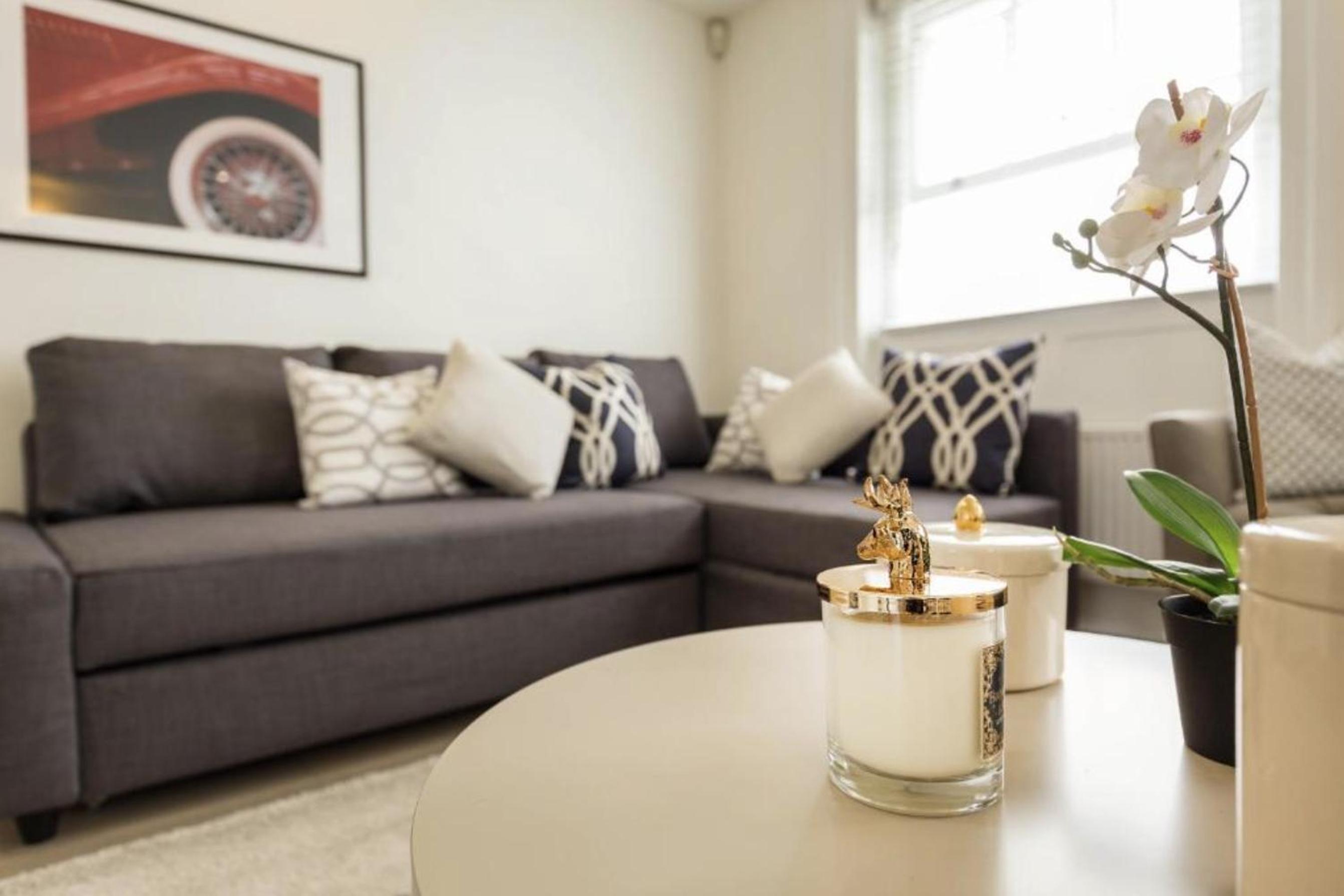 Covent Garden 2BR - Urban Chic Apartment