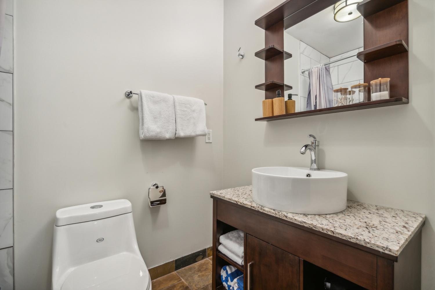 Cozy One Bedroom Condo with Indoor Pool and HotTub