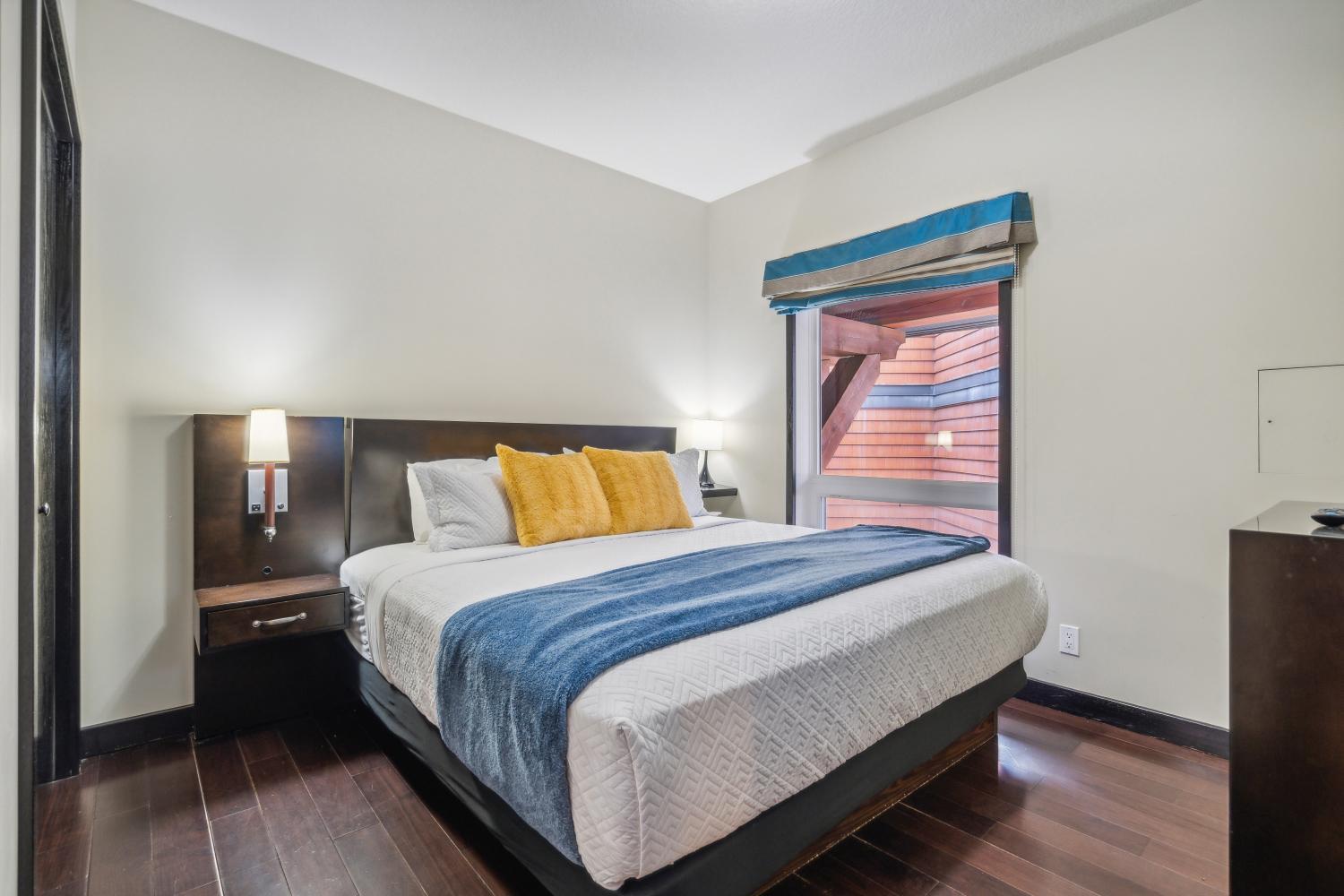Cozy One Bedroom Condo with Indoor Pool and HotTub