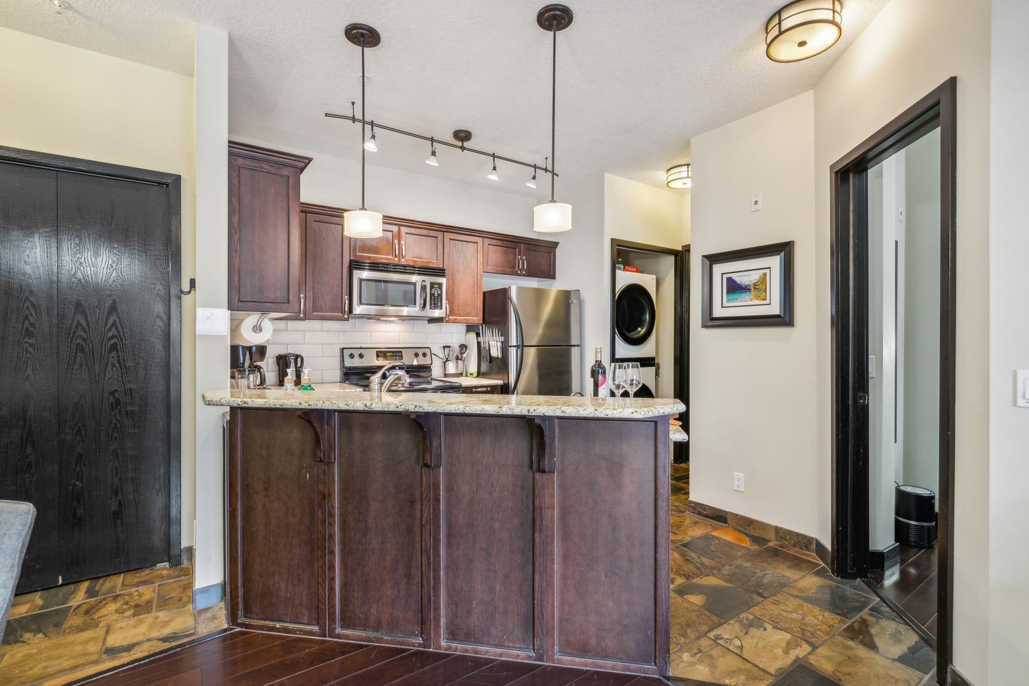 Cozy One Bedroom Condo with Indoor Pool and HotTub