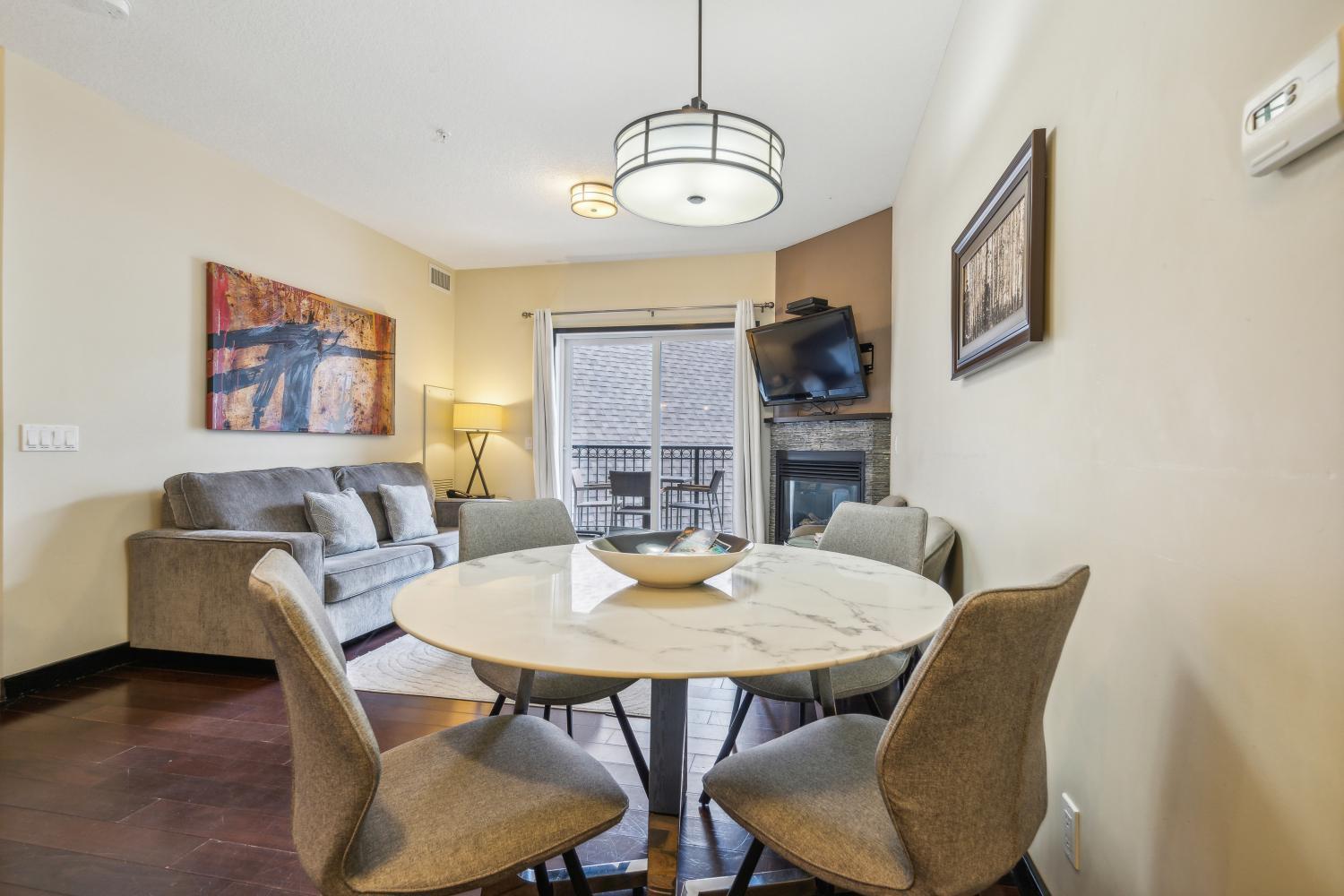 Cozy One Bedroom Condo with Indoor Pool and HotTub