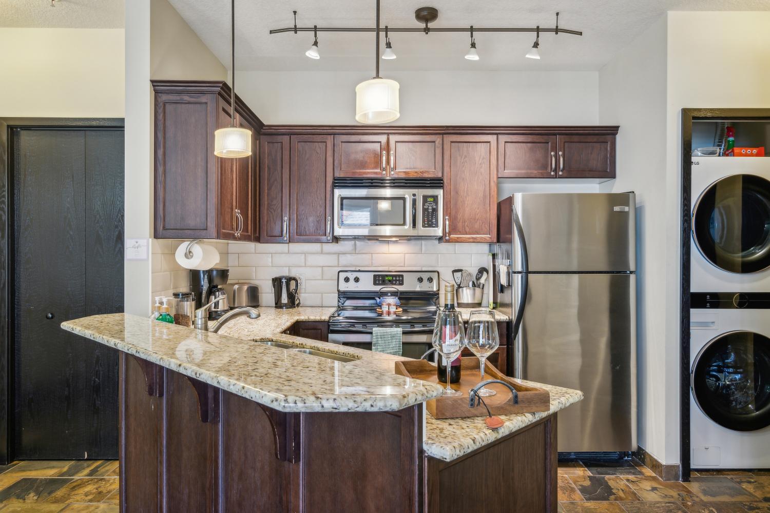 Cozy One Bedroom Condo with Indoor Pool and HotTub