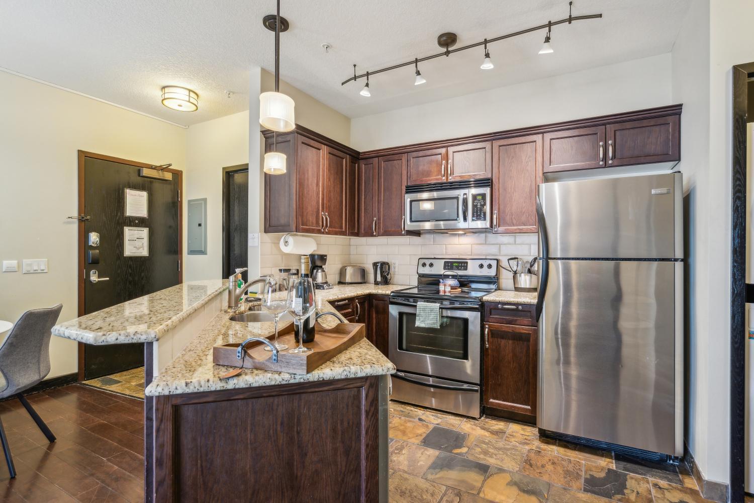 Cozy One Bedroom Condo with Indoor Pool and HotTub