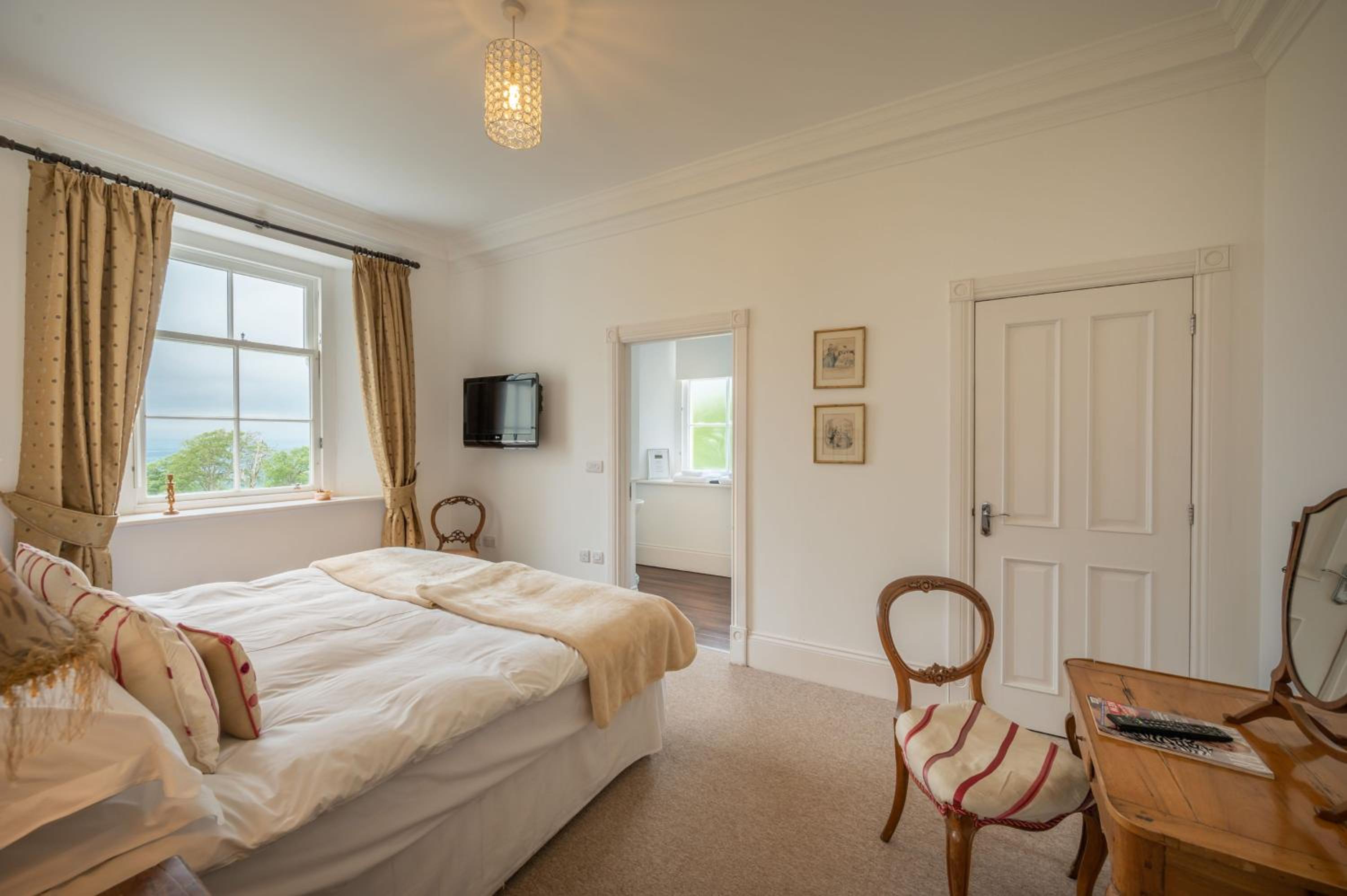 Alexander House 24 - Self Catering view 4