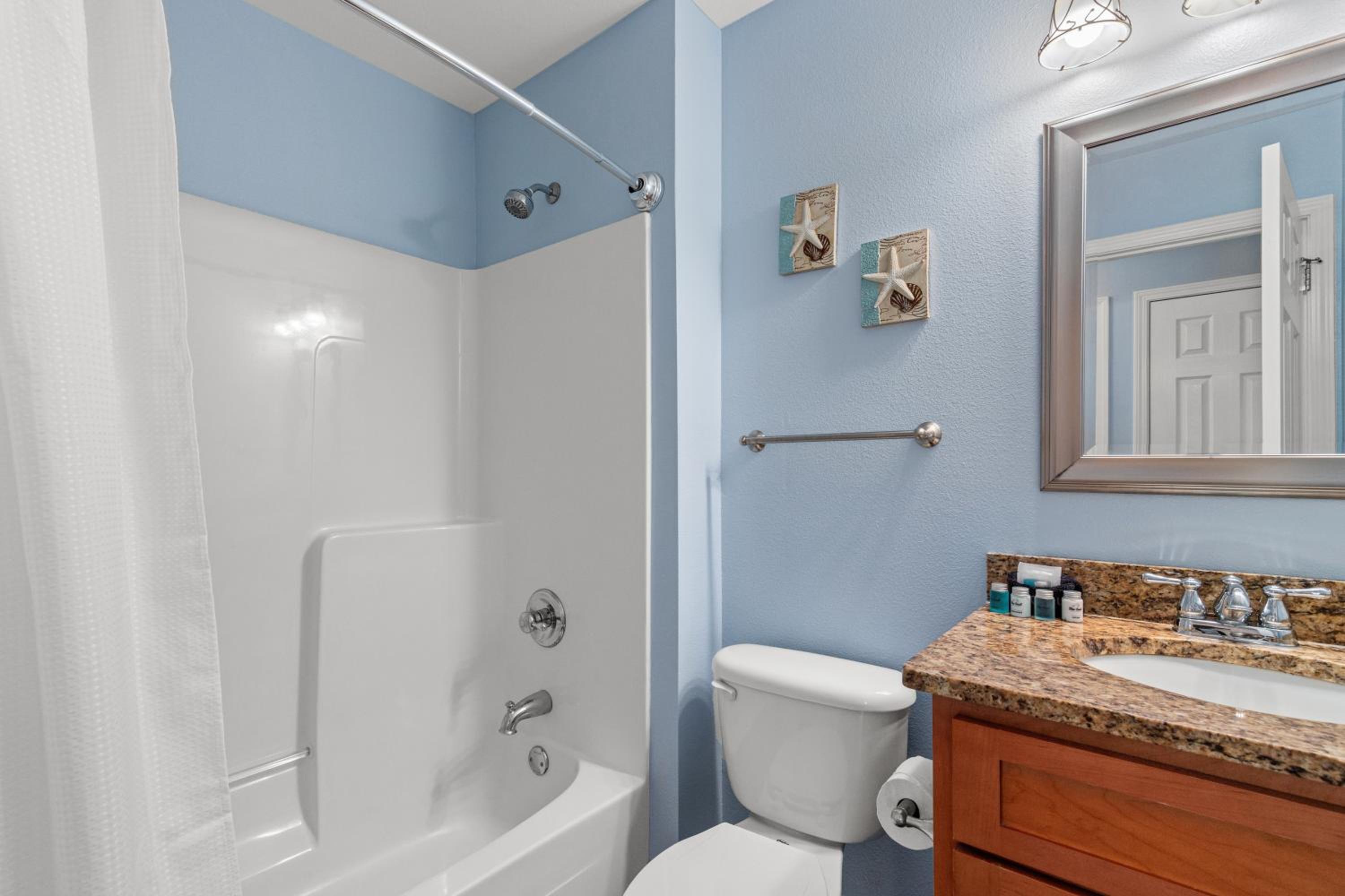 Charming 3BD/2BA HOME close to the BEACH! Sleeps 8! view 2
