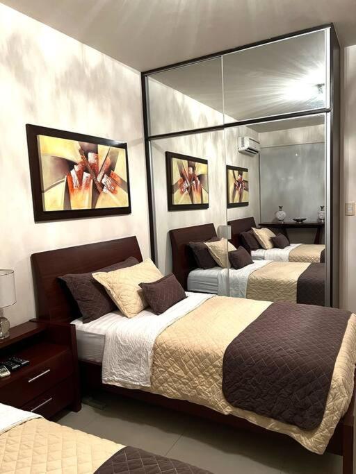 Apartamento de Lujo 3 dormitorios, con amplio Balcon cerca de Plaza Blacutt