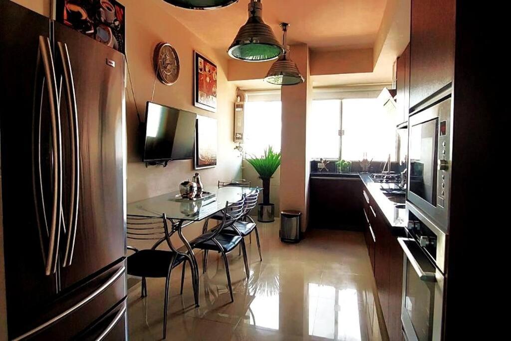Apartamento de Lujo 3 dormitorios, con amplio Balcon cerca de Plaza Blacutt