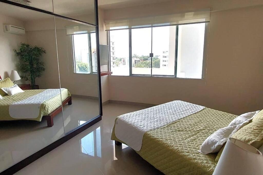 Apartamento de Lujo 3 dormitorios, con amplio Balcon cerca de Plaza Blacutt