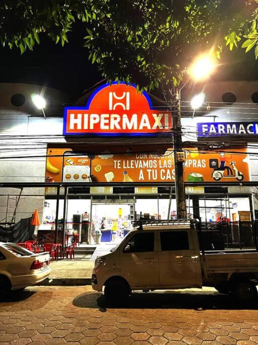 Apartamento de Lujo 3 dormitorios, con amplio Balcon cerca de Plaza Blacutt