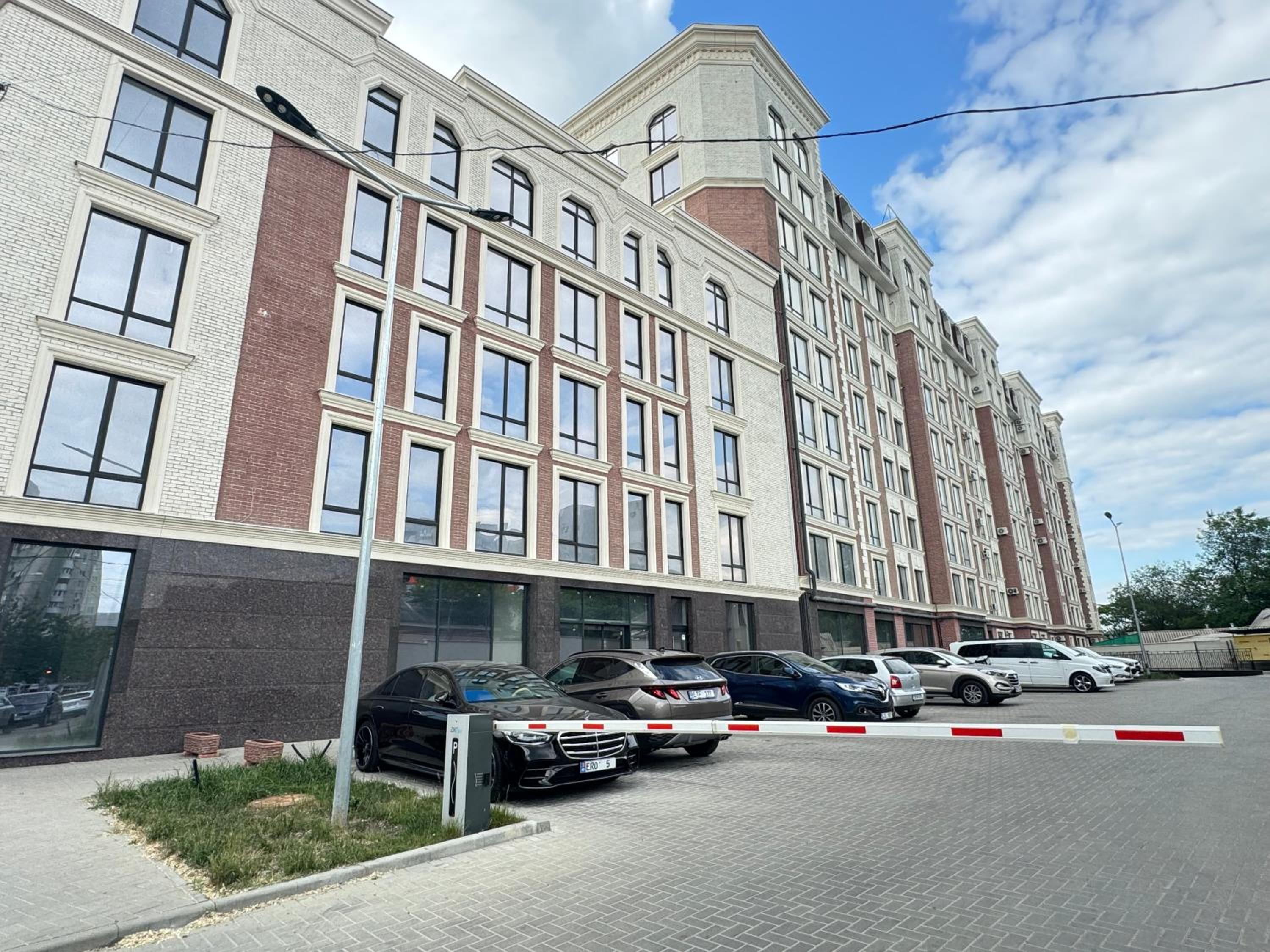 Central Beautiful Apartment with Parking