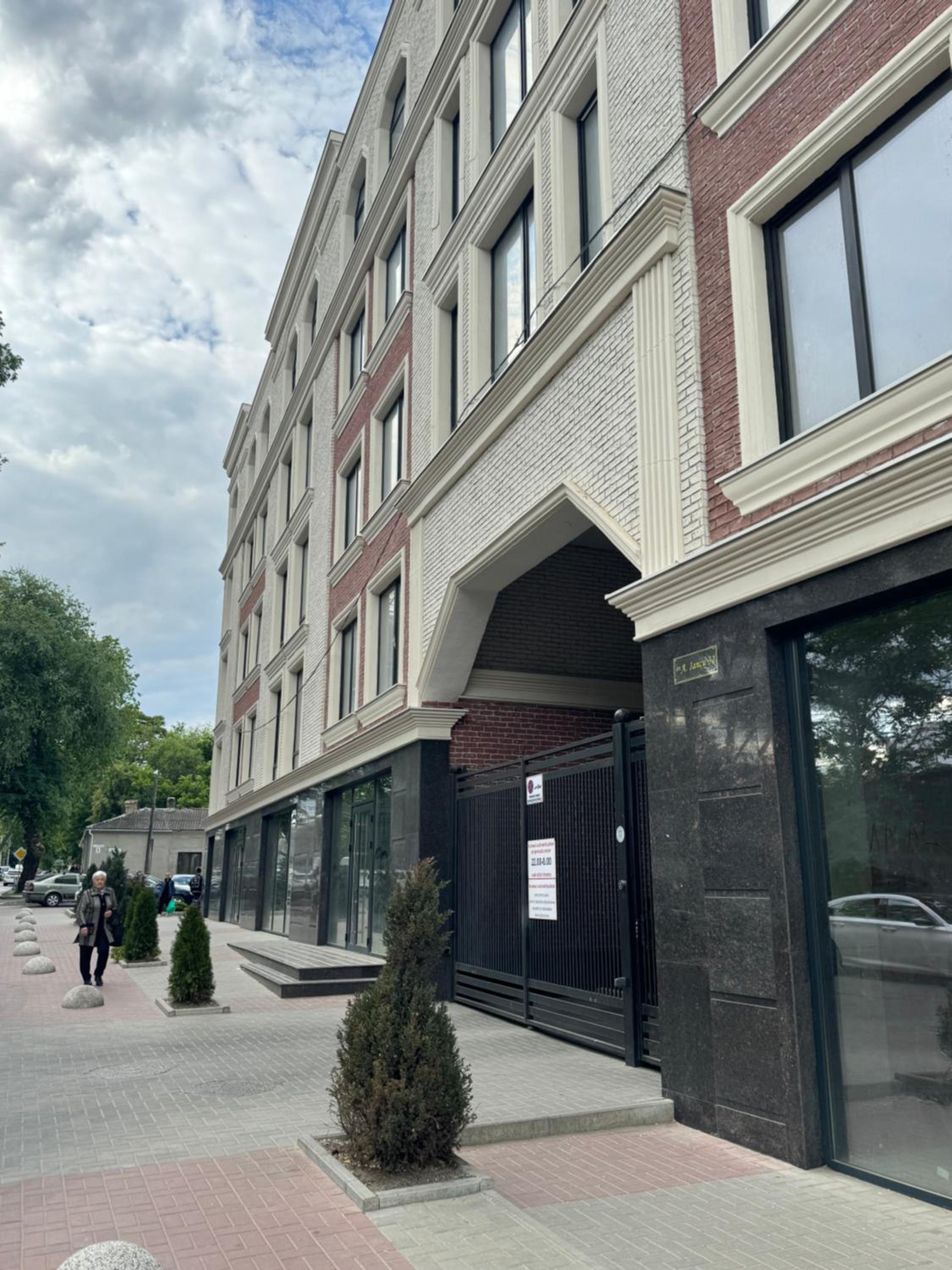 Central Beautiful Apartment with Parking