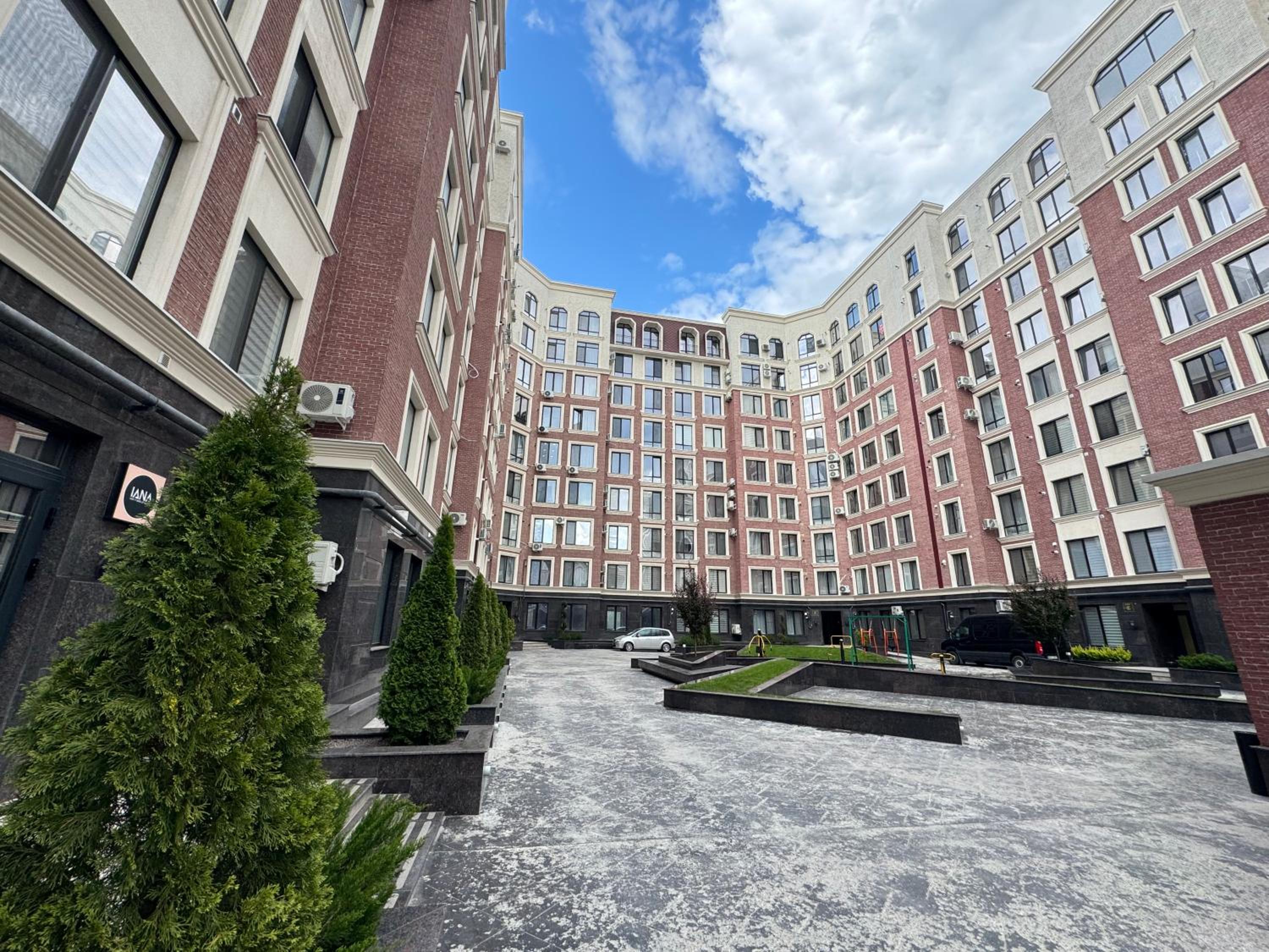 Central Beautiful Apartment with Parking