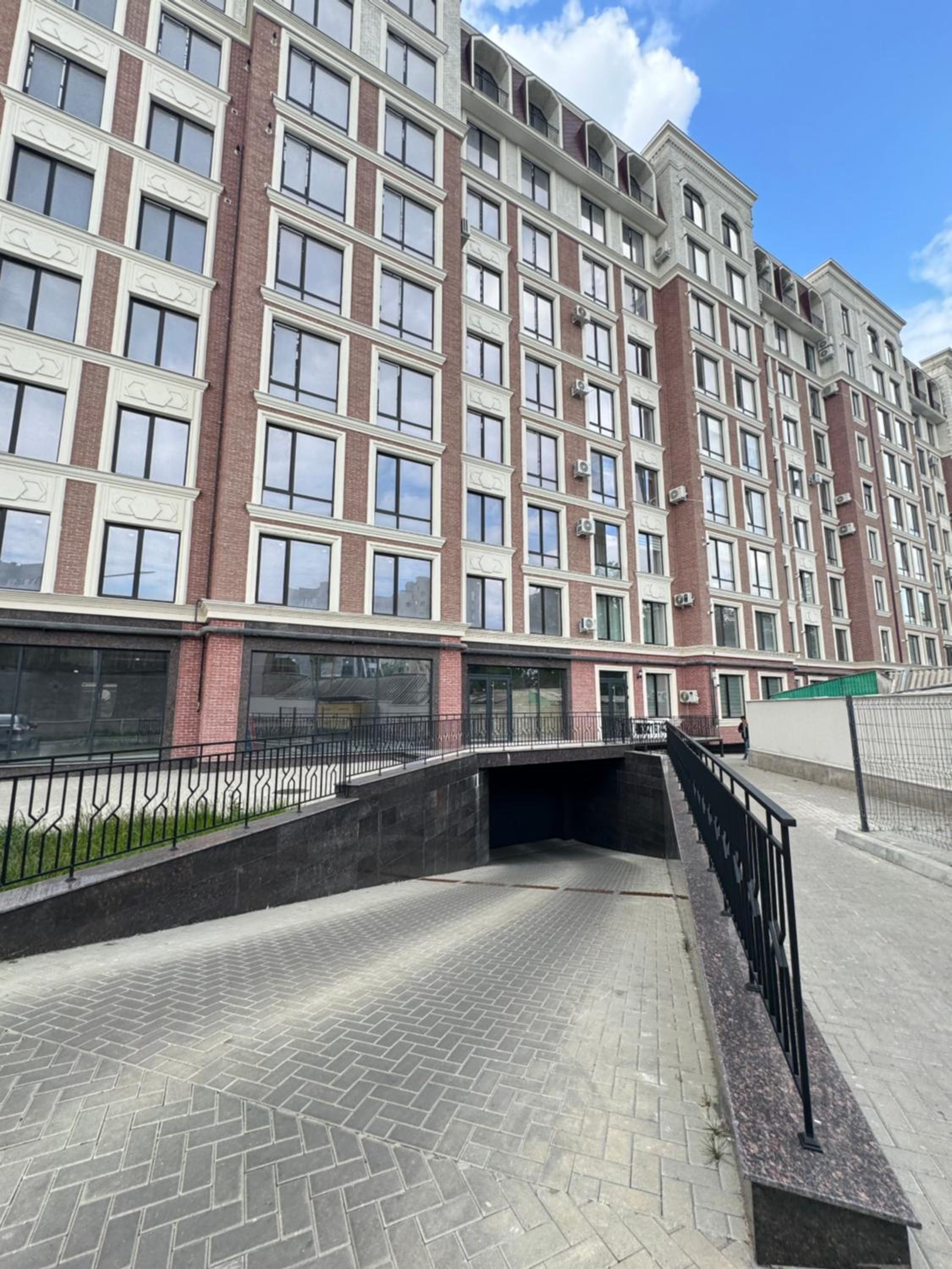 Central Beautiful Apartment with Parking