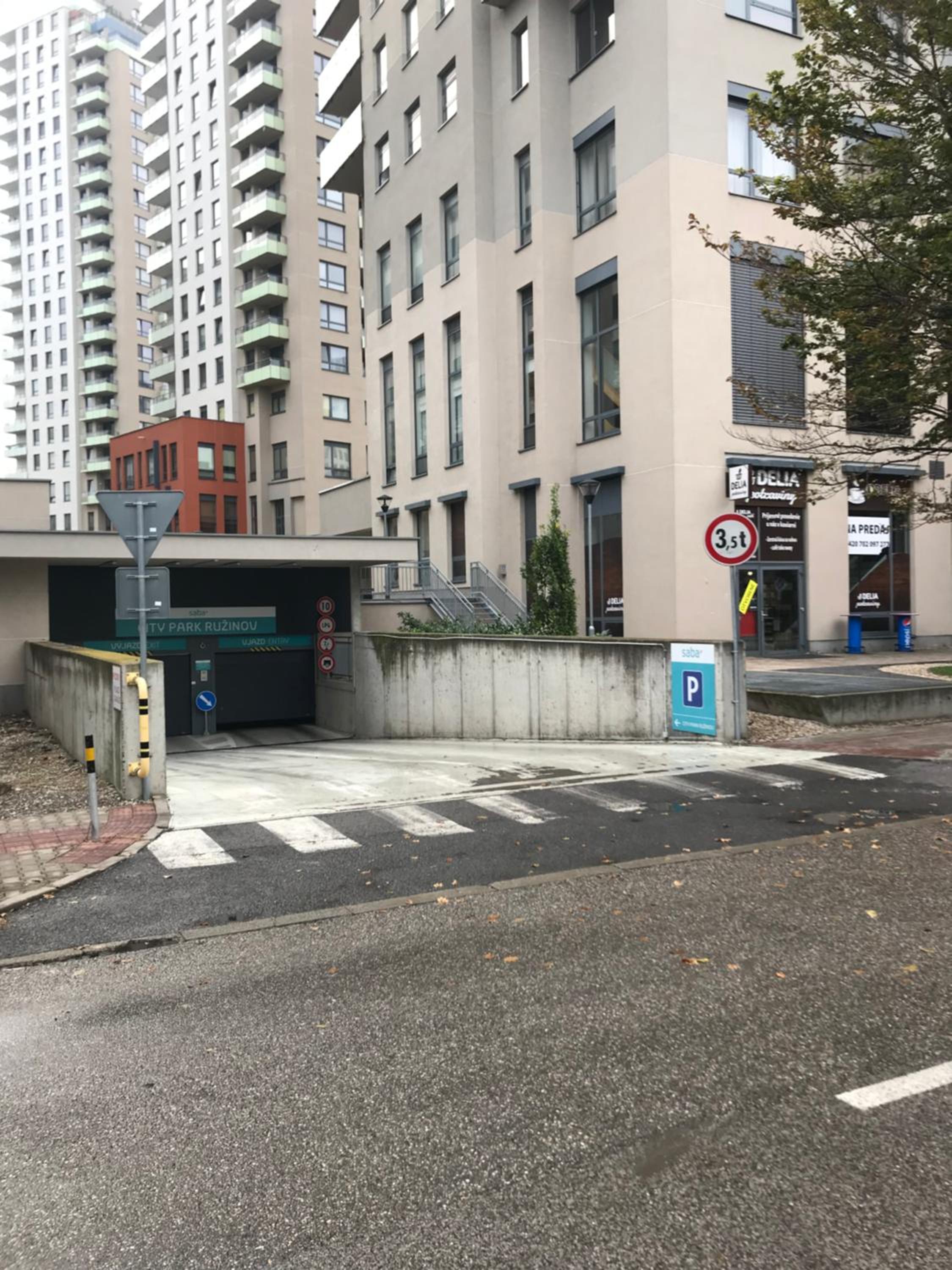 CityPark Apartment, free parking & AC view 2