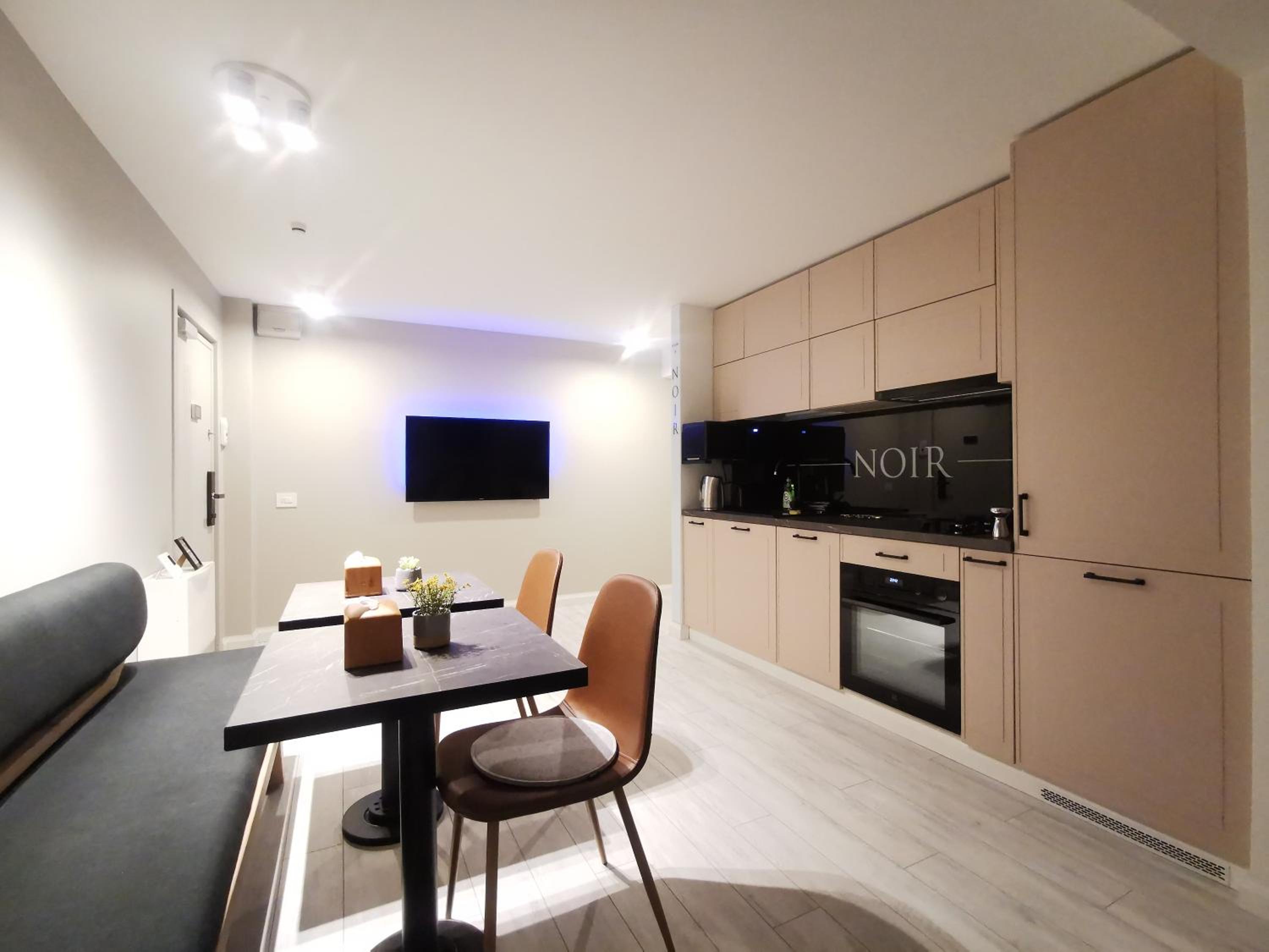 Noir Apartment