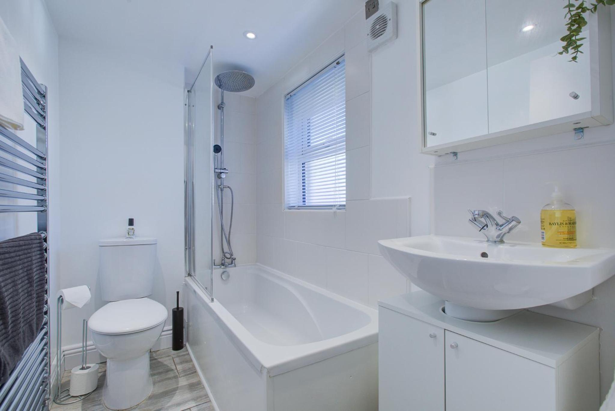 Bath Lodge - Arree Stays view 4