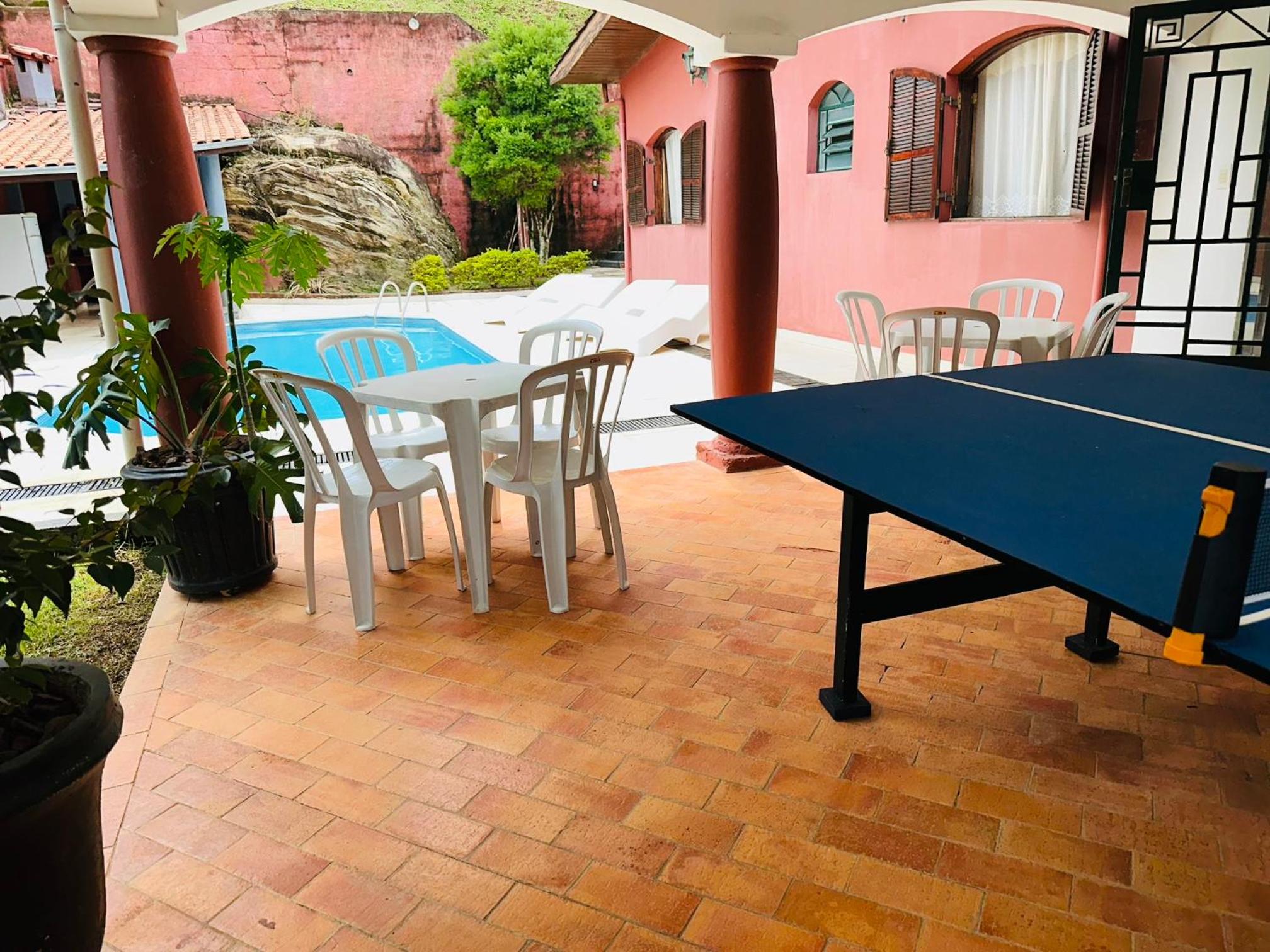 Cantinho da Vó Lena Casa Familiar com 4 Suítes, Piscina e Lazer em Lindóia