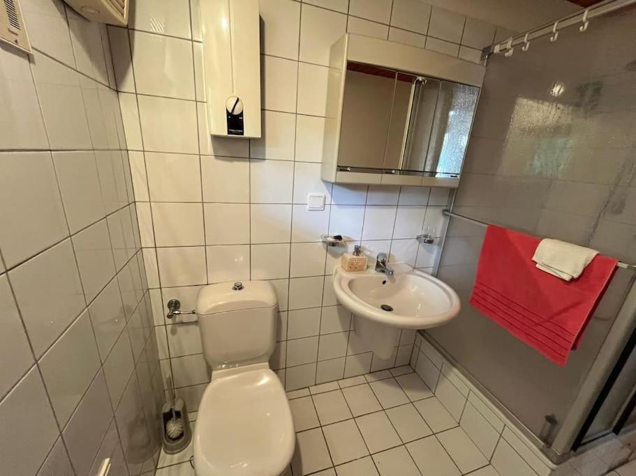 Gemütliche Ferienwohnung nähe Schloss Benrath & Rhein Düsseldorf Urdenbach