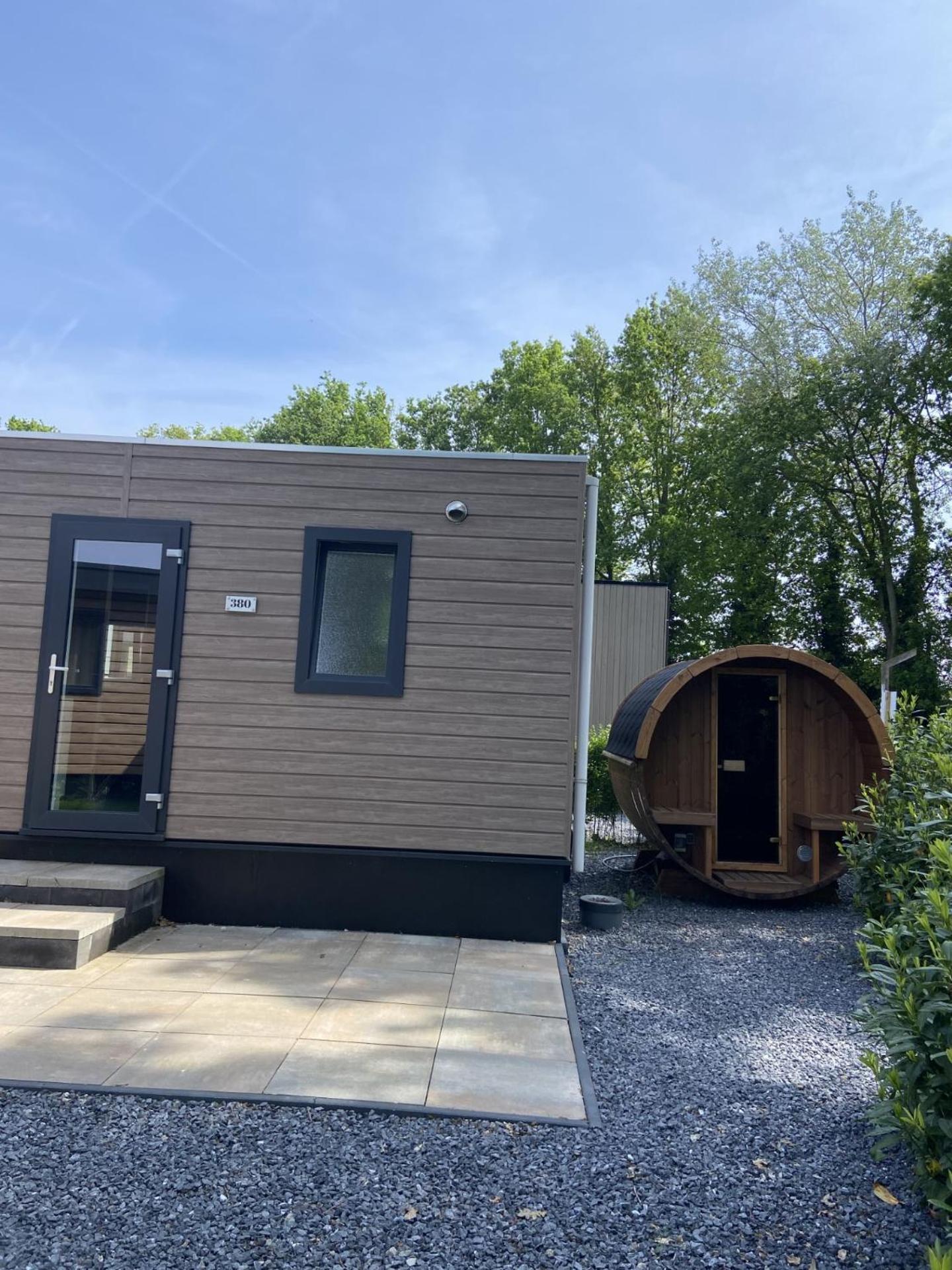 Kindvriendelijk luxe chalet in de bossen met privé sauna view 3