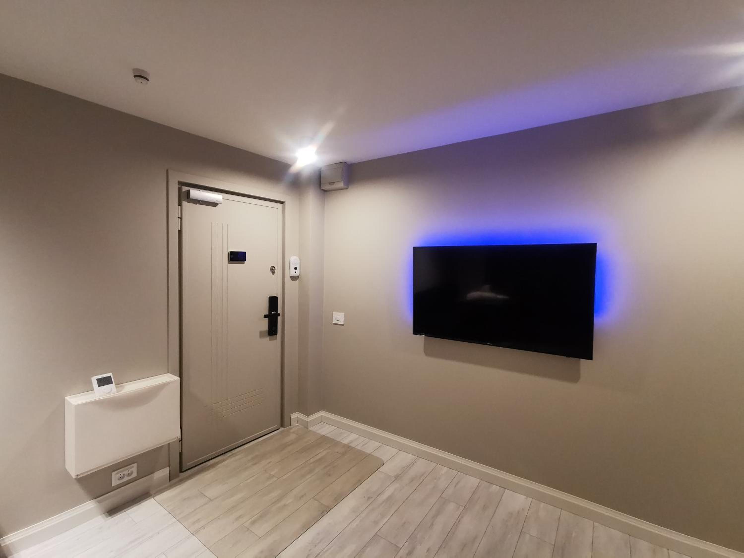 Noir Apartment