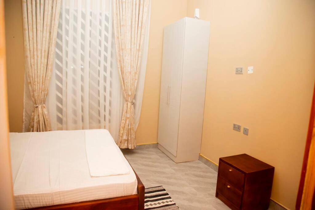 Mini-Main Cottages view 4