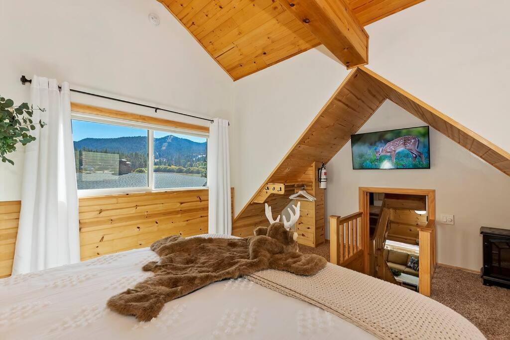 Silver Fox Den W Ski Slopes and Golf Course Views view 2