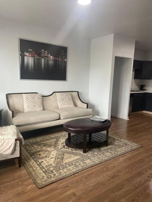Casa Carmel 2BR Apartment - Near Downtown Detroit & Ferndale view 3