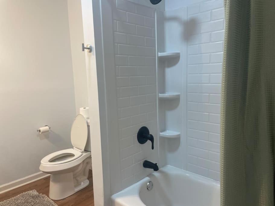Casa Carmel 2BR Apartment - Near Downtown Detroit & Ferndale view 5