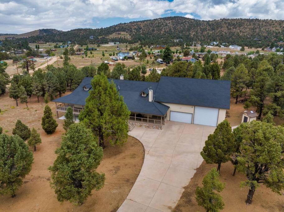 Minnow's Big Bear Estate 1.5 Acres W Game Room view 3