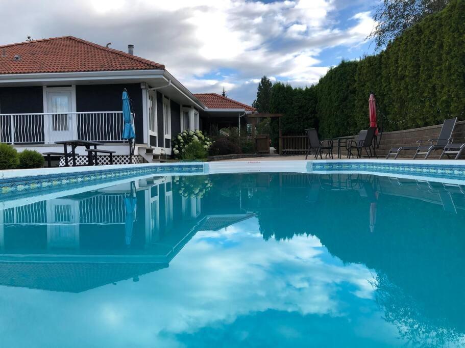 heated pool, hot tub, 3 AC ensuites, lake view