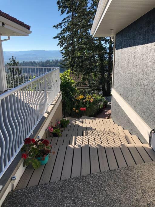 heated pool, hot tub, 3 AC ensuites, lake view