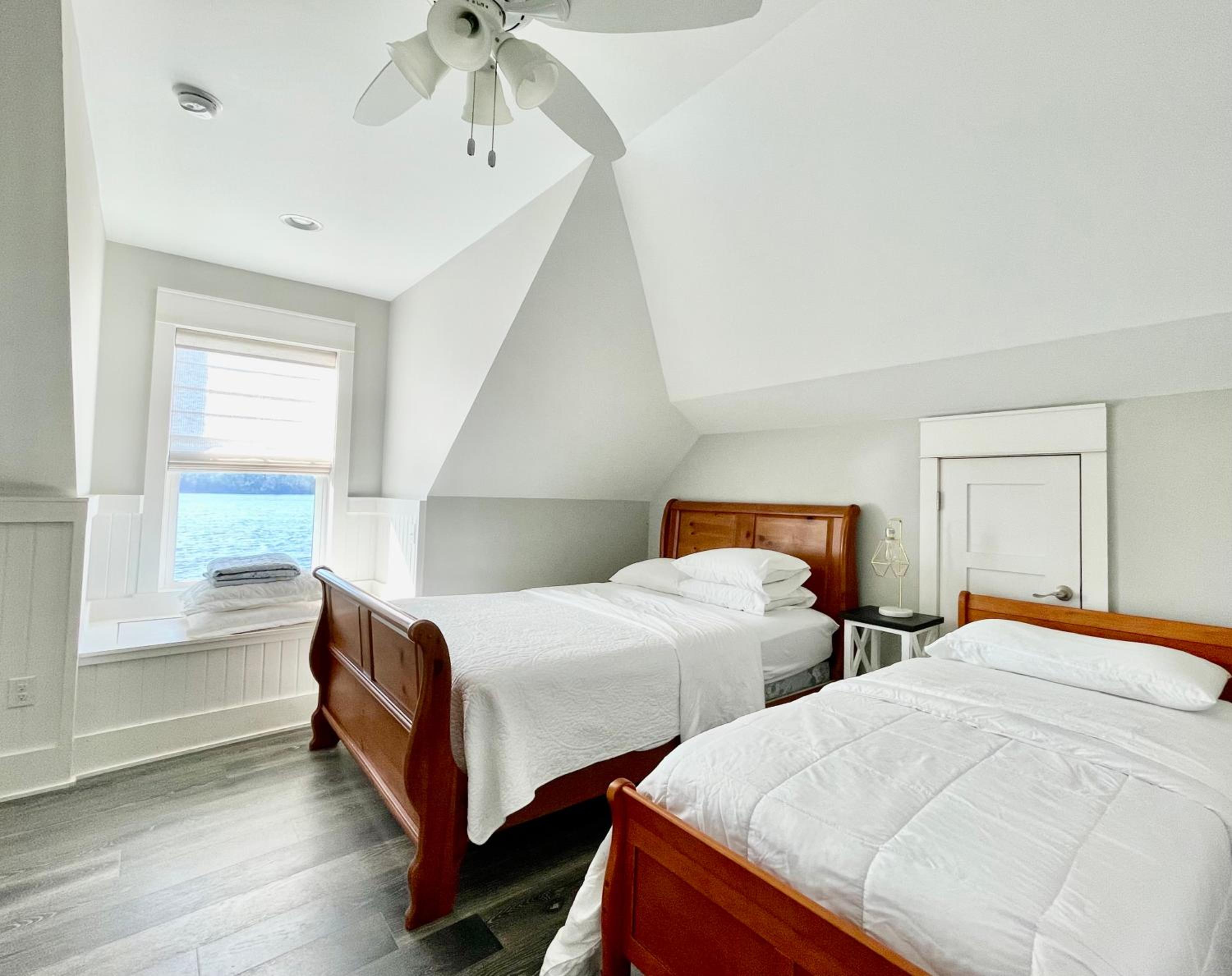 Navarre Bayhouse Retreat view 5